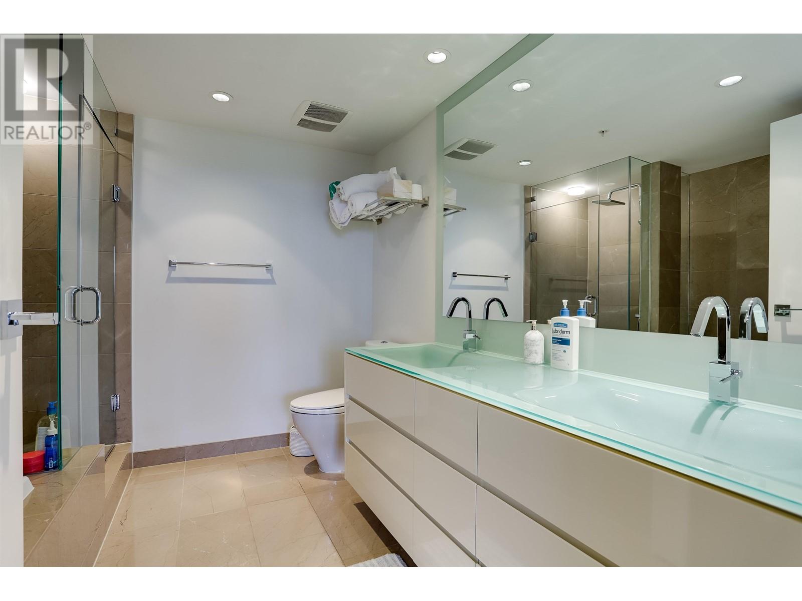 803 8 Smithe Mews, Vancouver, British Columbia  V6B 0A5 - Photo 15 - R2824624