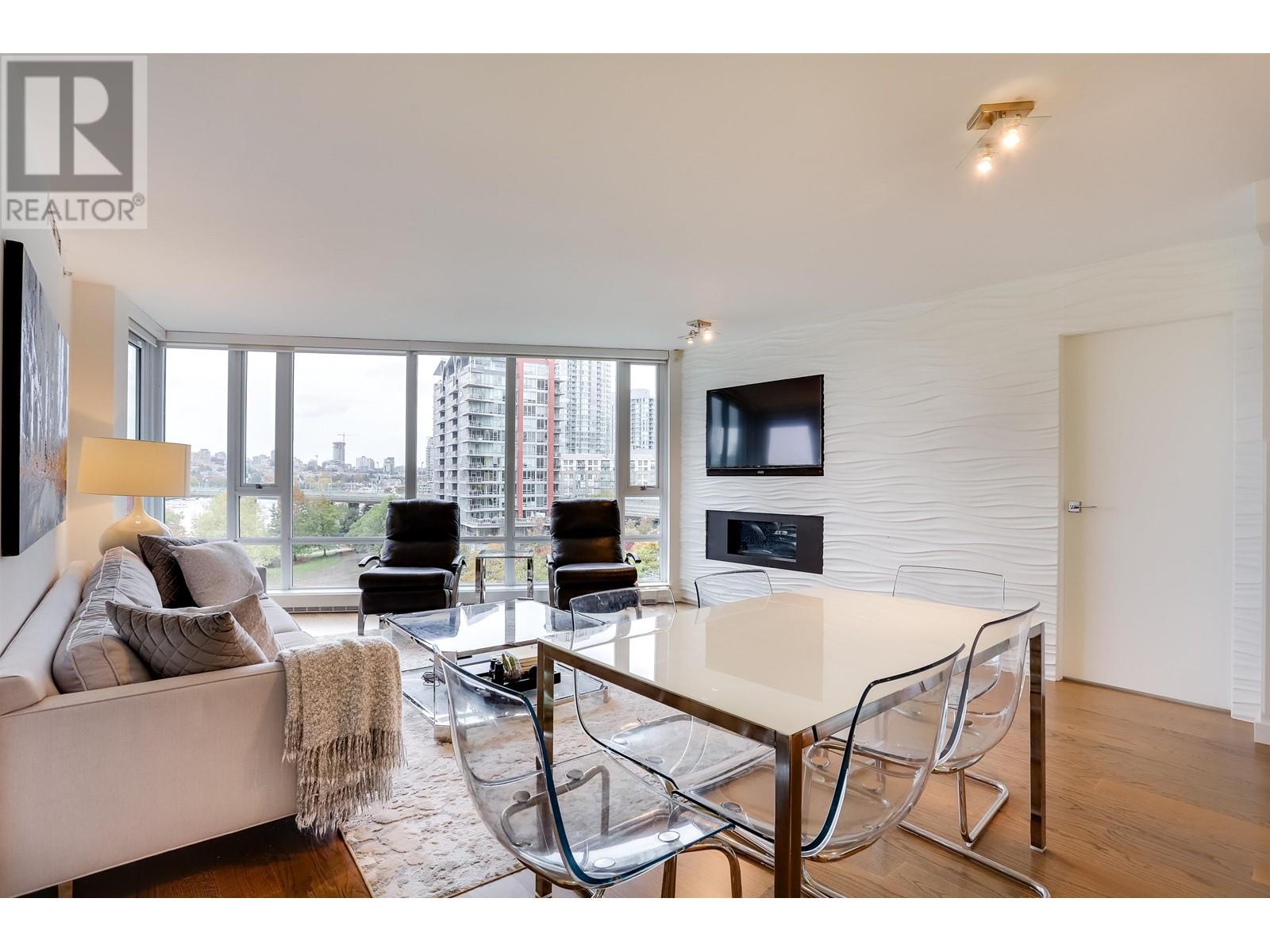 803 8 Smithe Mews, Vancouver, British Columbia  V6B 0A5 - Photo 4 - R2824624