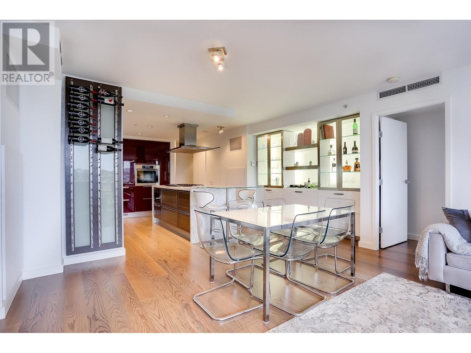 803 8 Smithe Mews, Vancouver, British Columbia  V6B 0A5 - Photo 9 - R2824624