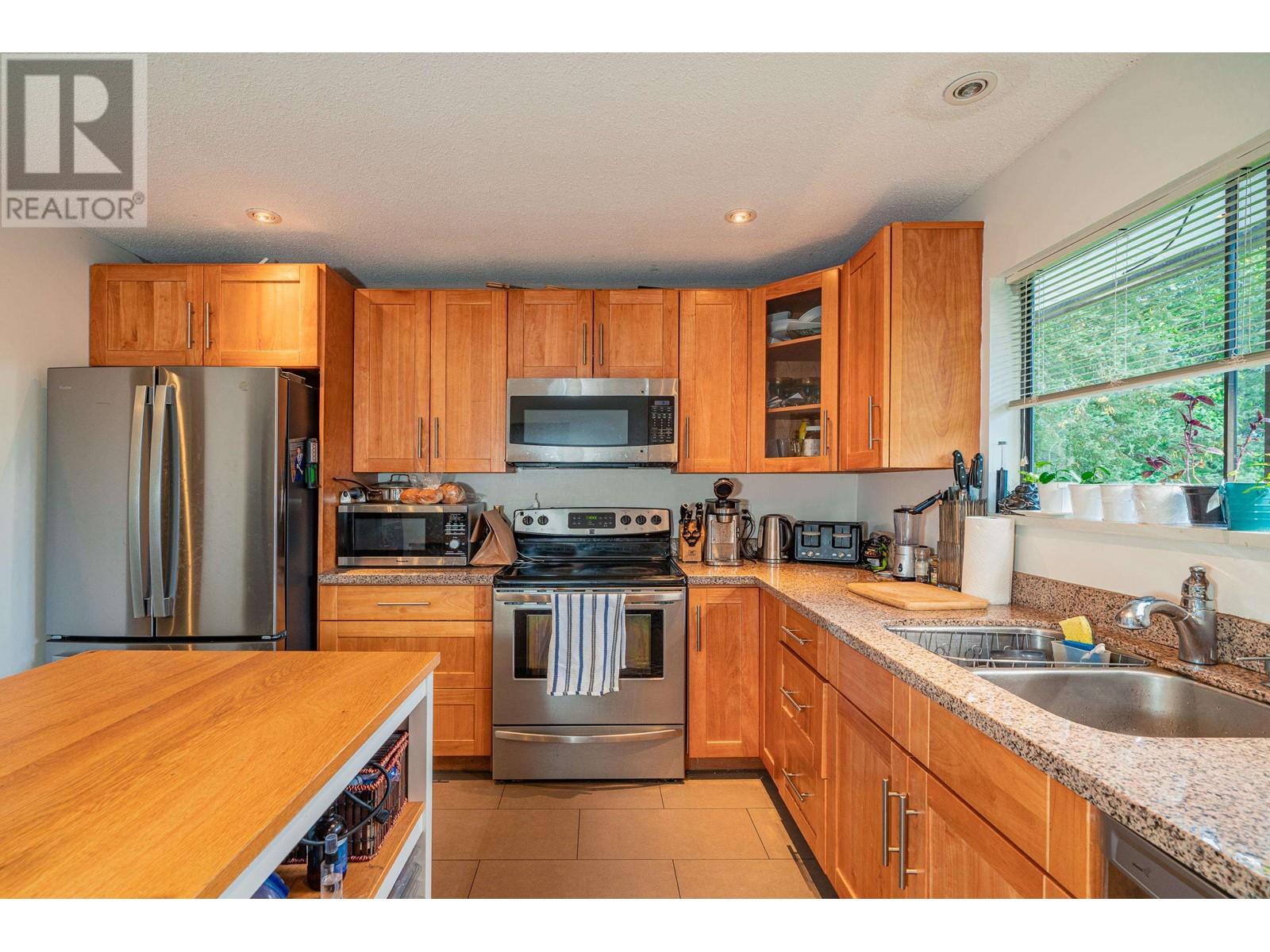 1779 Peters Road, North Vancouver, British Columbia  V7J 1Y7 - Photo 11 - R2825092