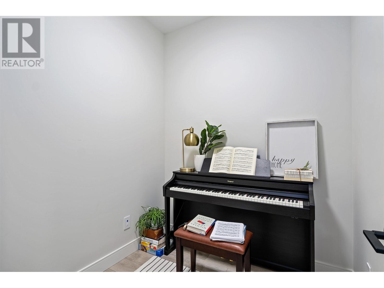 206 1633 Tatlow Avenue, North Vancouver, British Columbia  V7P 2Z8 - Photo 11 - R2825767