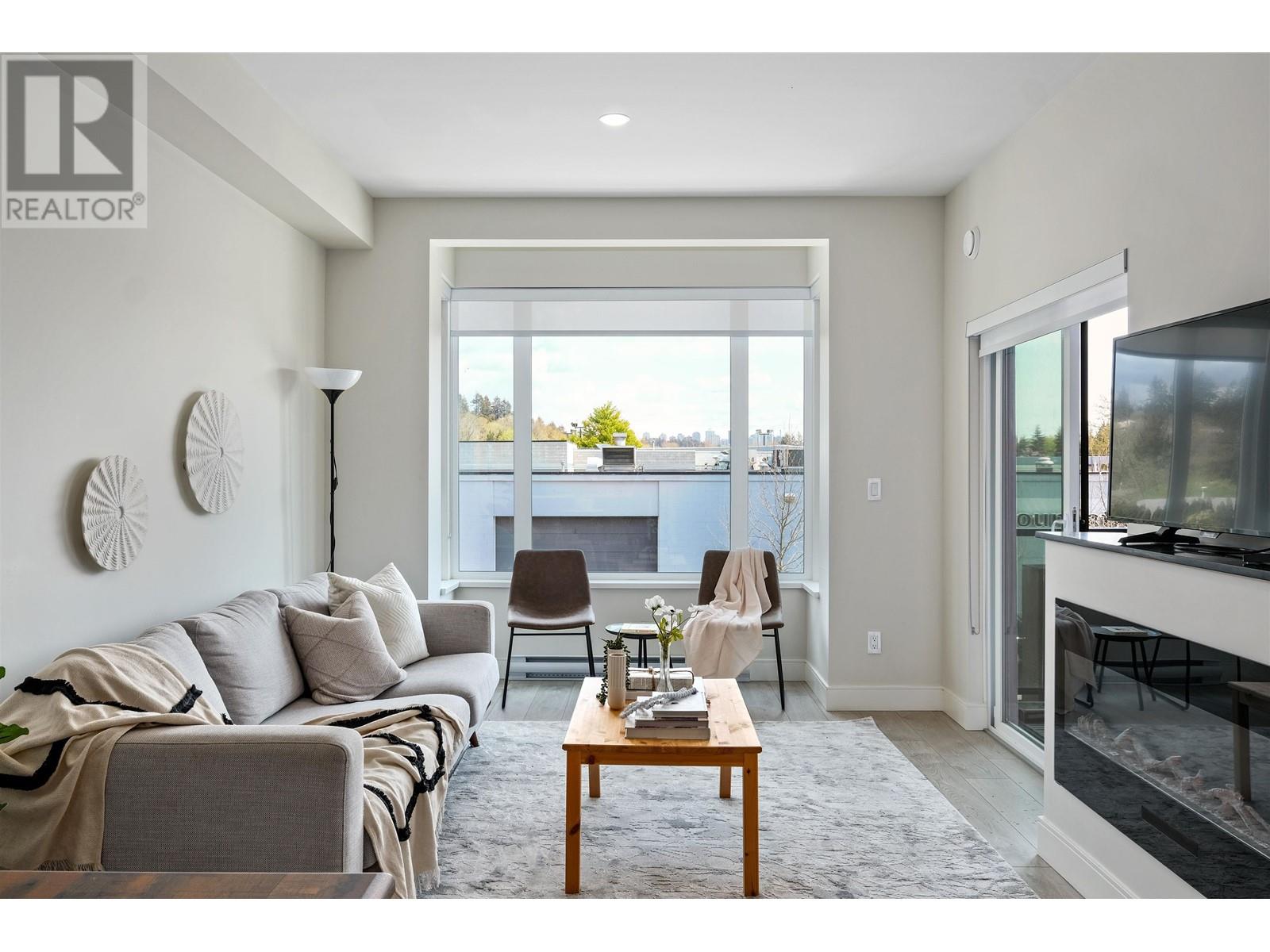 206 1633 Tatlow Avenue, North Vancouver, British Columbia  V7P 2Z8 - Photo 2 - R2825767
