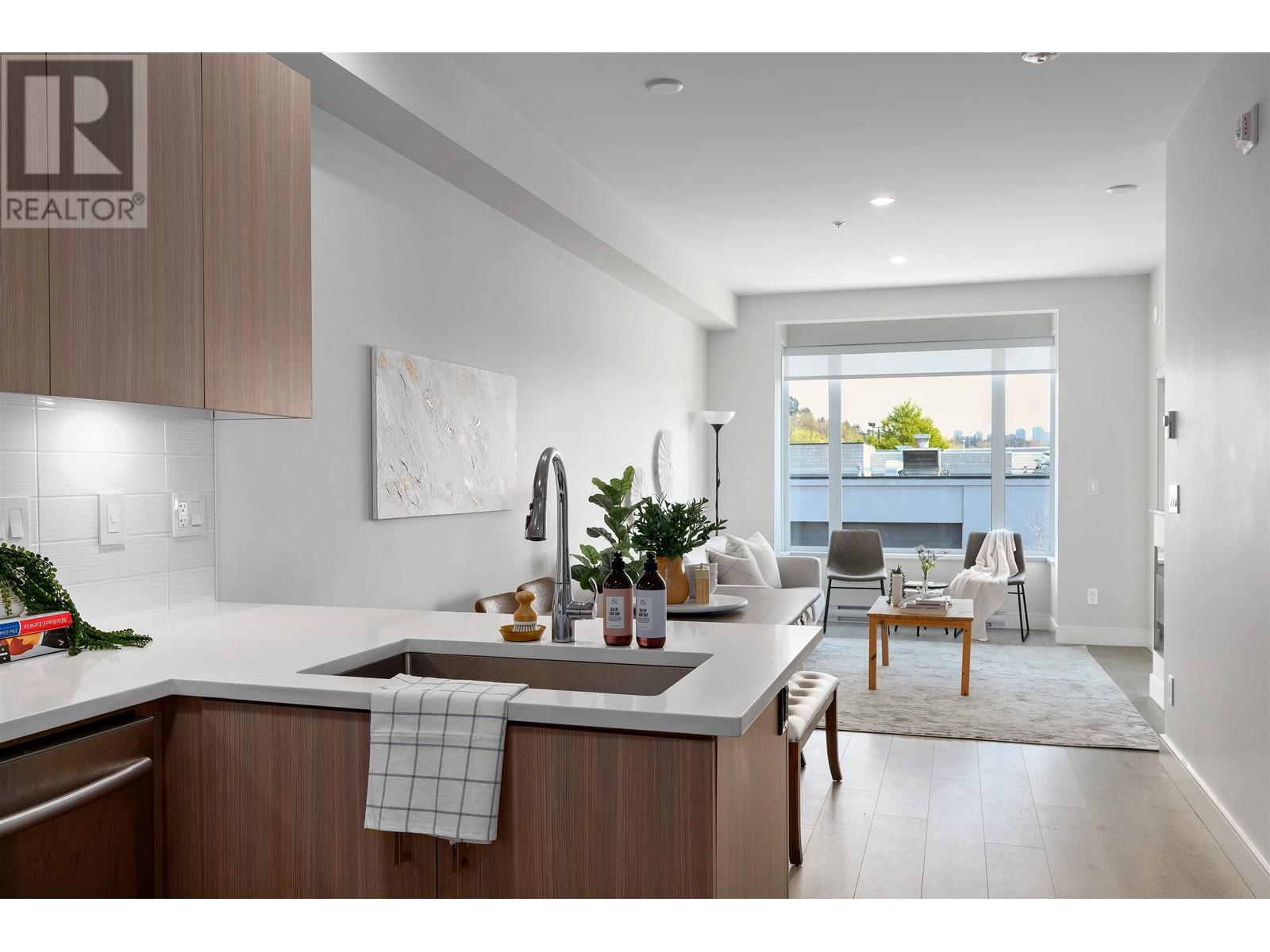 206 1633 Tatlow Avenue, North Vancouver, British Columbia  V7P 2Z8 - Photo 5 - R2825767