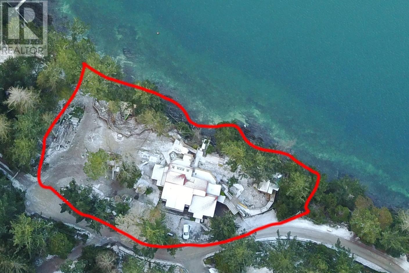 7911 Bedwell Drive, Pender Island, British Columbia  V0N 2M2 - Photo 2 - R2825788