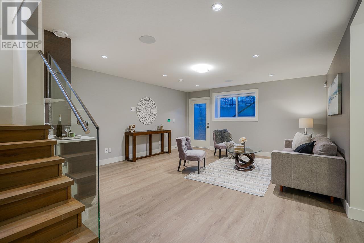 757 Foster Avenue, Coquitlam, British Columbia  V3J 2L8 - Photo 36 - R2825622