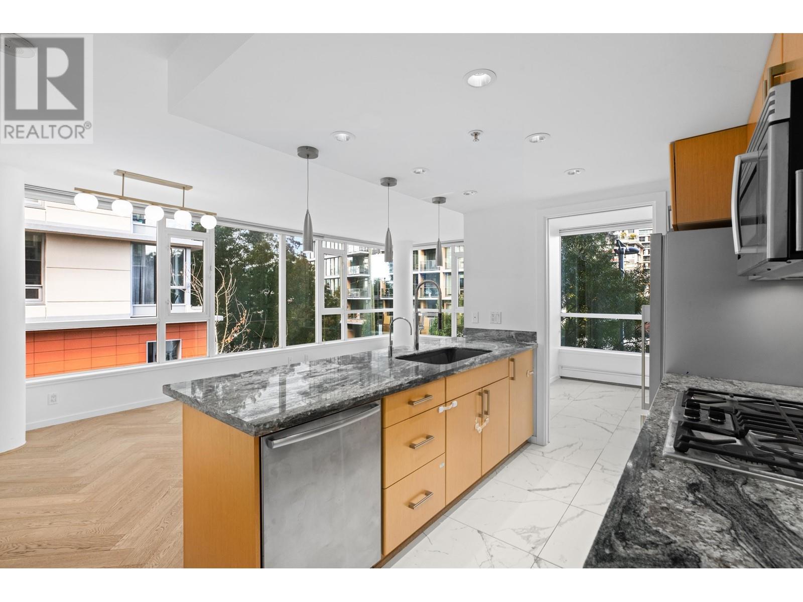 303 1887 Crowe Street, Vancouver, British Columbia  V5Y 0B4 - Photo 4 - R2825298