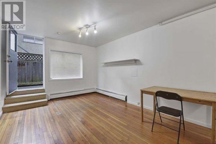 92 Glover Avenue, New Westminster, British Columbia  V3L 2A3 - Photo 2 - R2825866