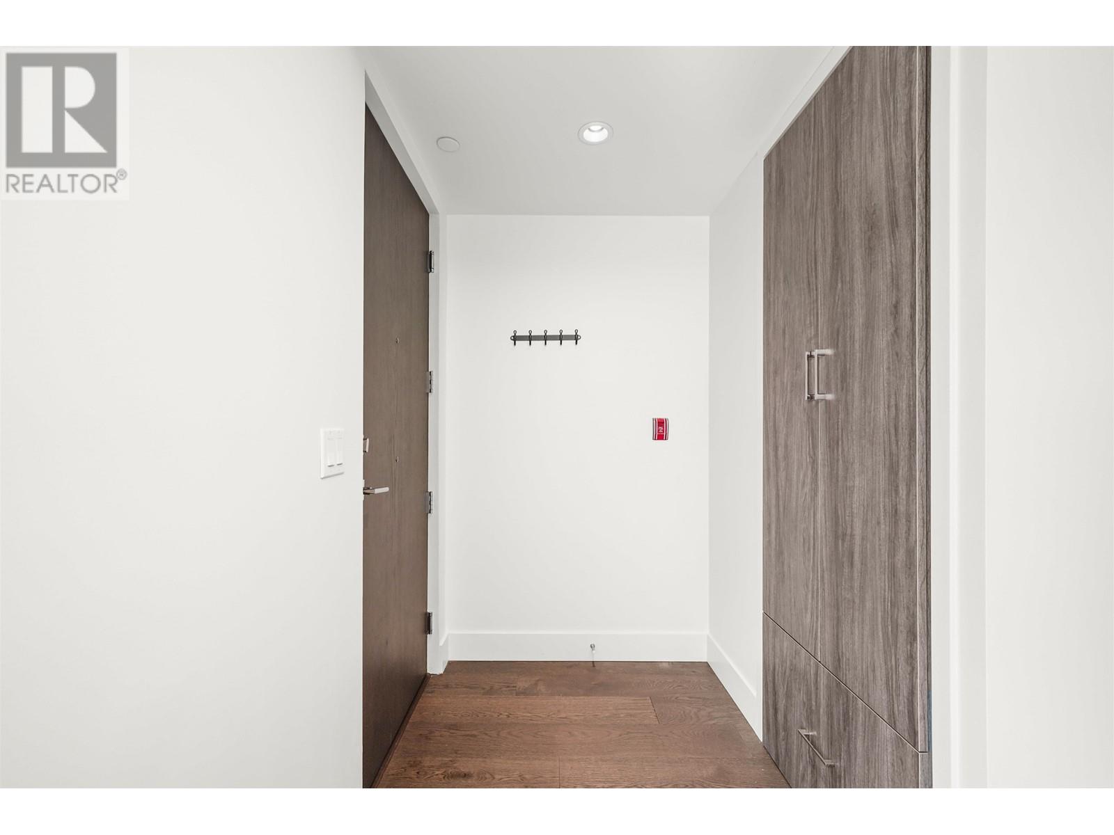 152 W Woodstock Avenue, Vancouver, British Columbia  V5Y 0N1 - Photo 10 - R2825877