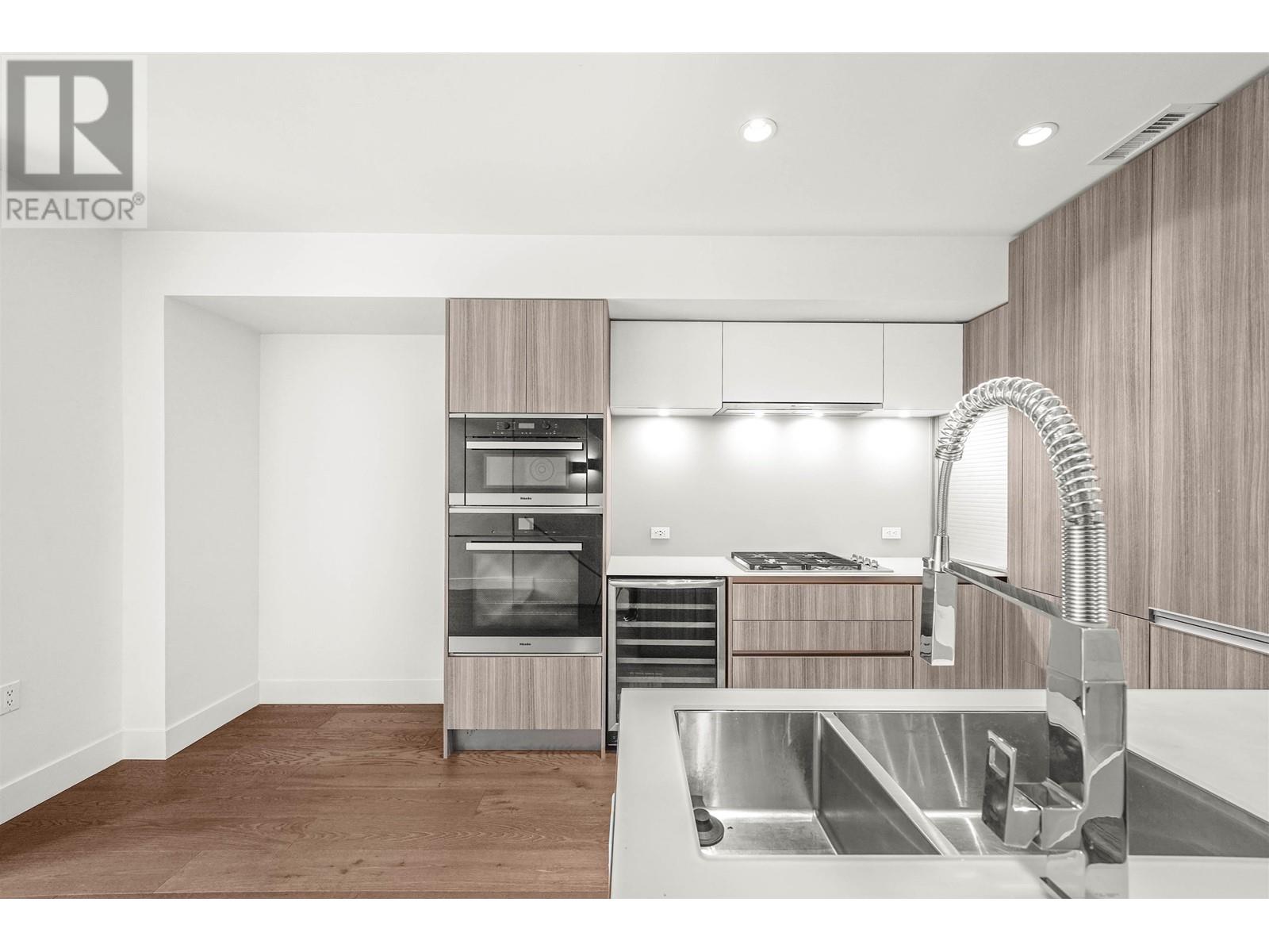 152 W Woodstock Avenue, Vancouver, British Columbia  V5Y 0N1 - Photo 12 - R2825877