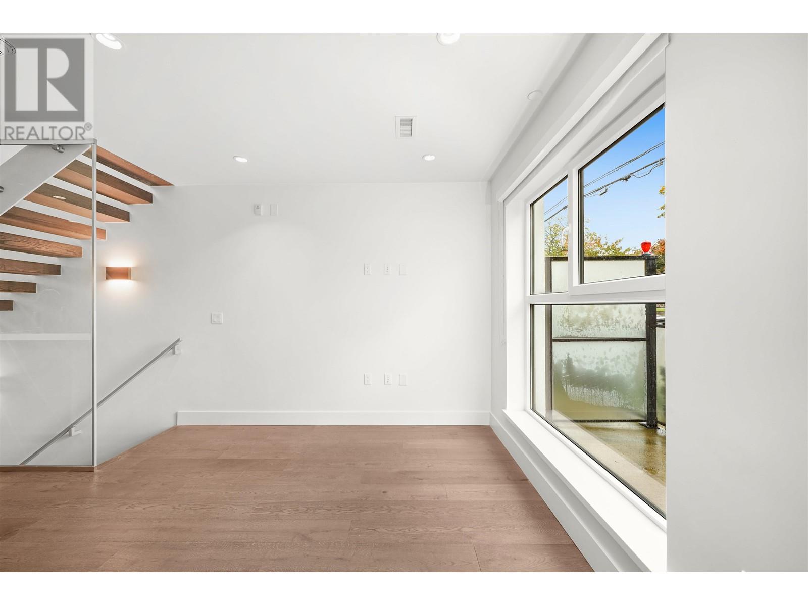 152 W Woodstock Avenue, Vancouver, British Columbia  V5Y 0N1 - Photo 14 - R2825877