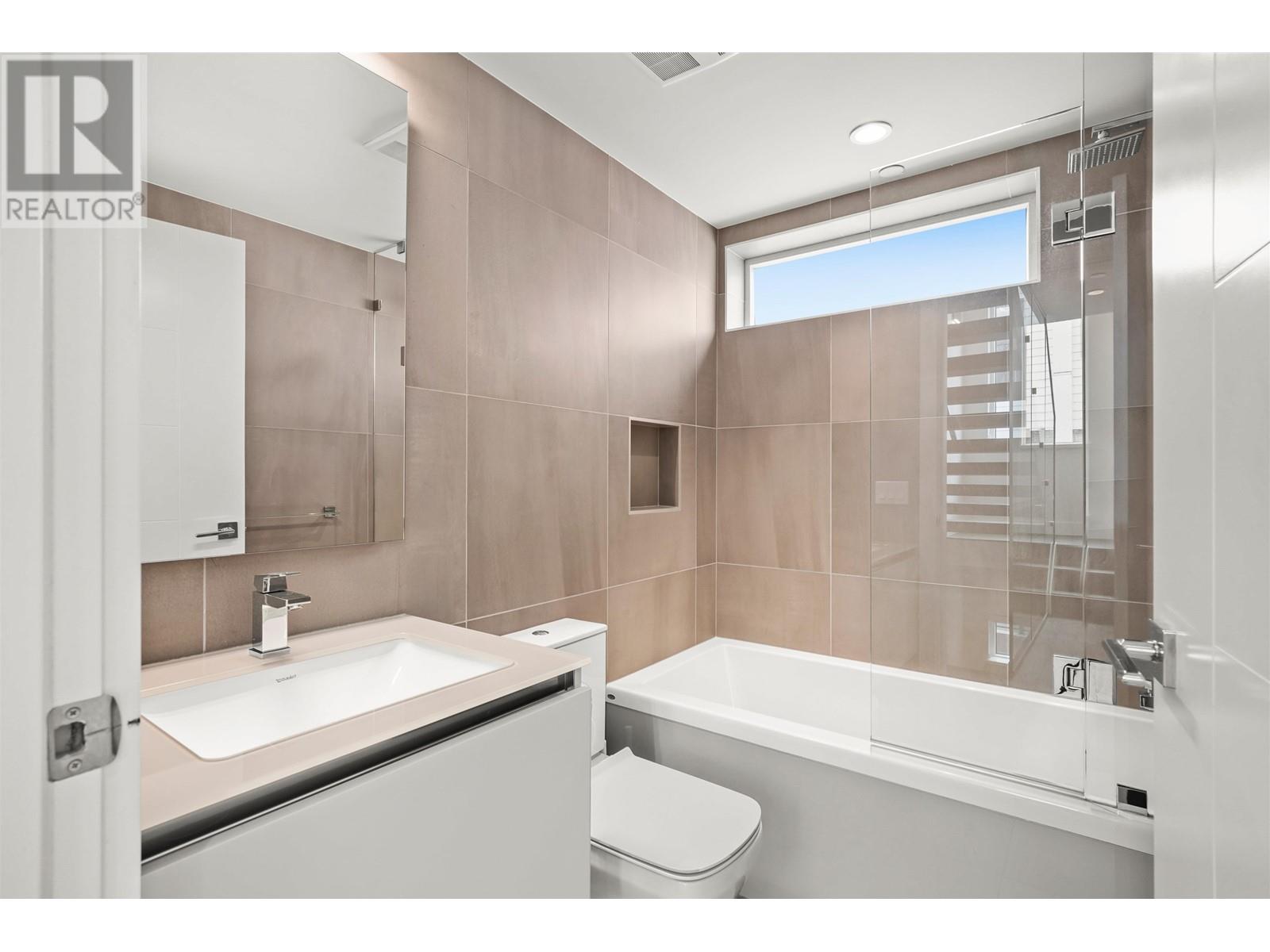 152 W Woodstock Avenue, Vancouver, British Columbia  V5Y 0N1 - Photo 15 - R2825877