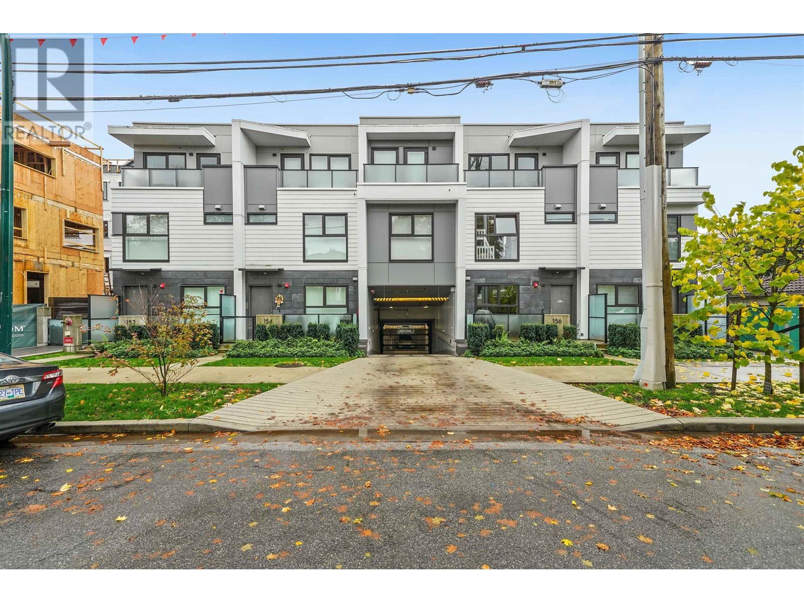 152 W Woodstock Avenue, Vancouver, British Columbia  V5Y 0N1 - Photo 2 - R2825877