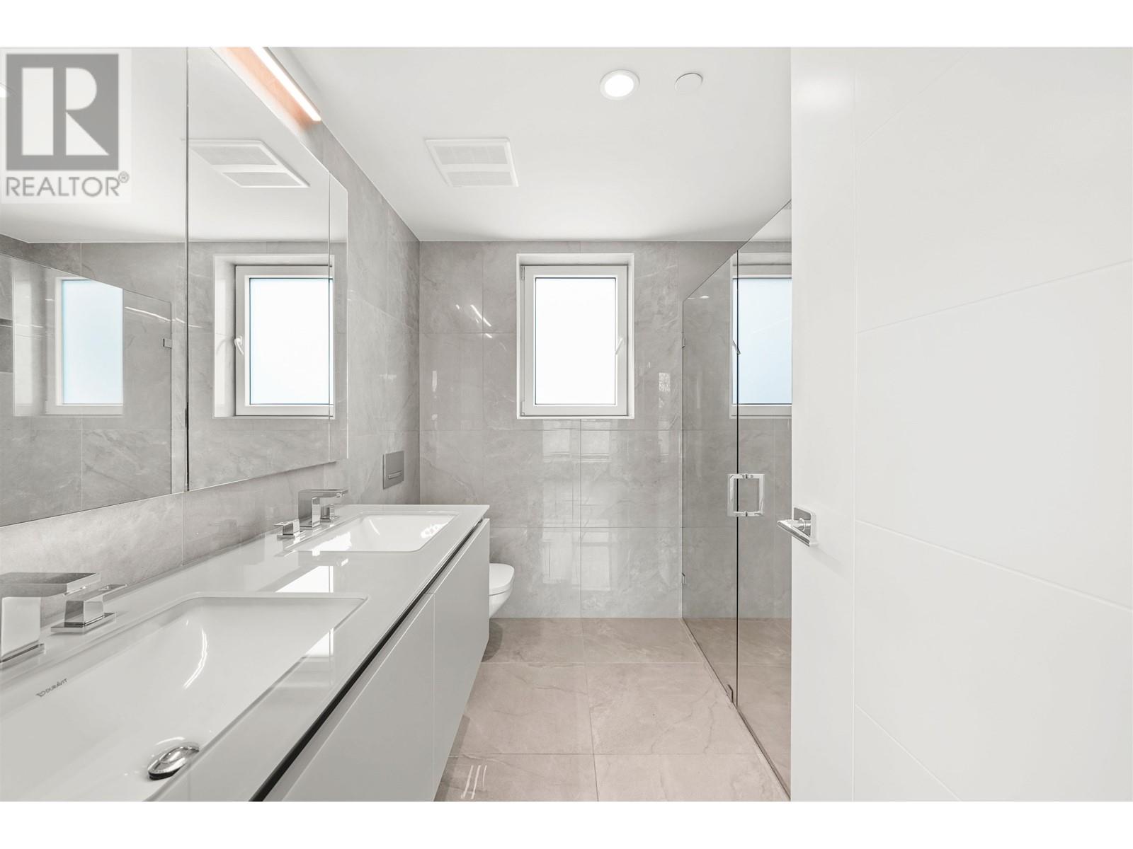 152 W Woodstock Avenue, Vancouver, British Columbia  V5Y 0N1 - Photo 25 - R2825877