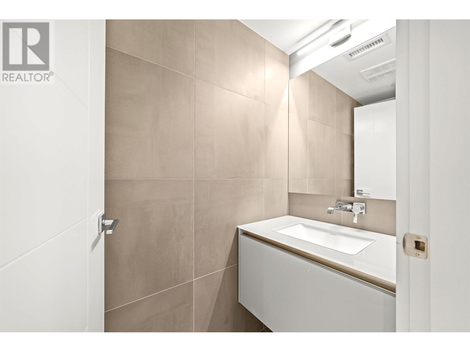 152 W Woodstock Avenue, Vancouver, British Columbia  V5Y 0N1 - Photo 33 - R2825877