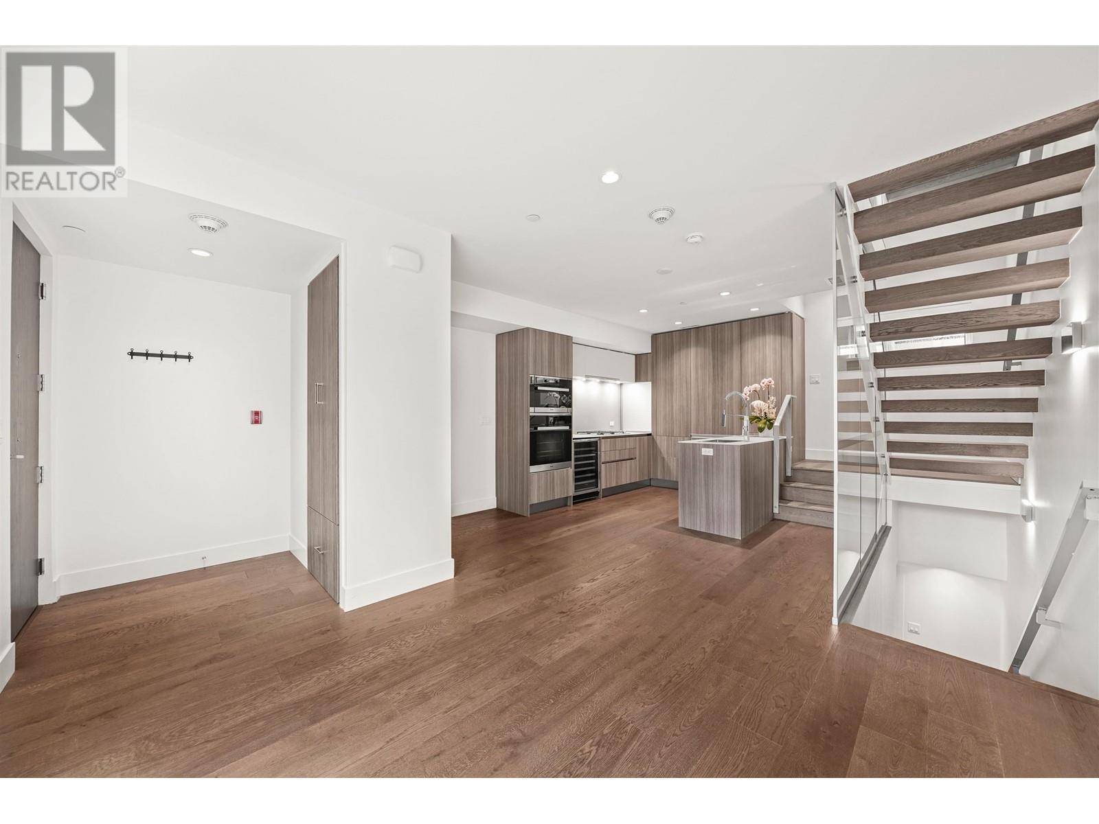 152 W Woodstock Avenue, Vancouver, British Columbia  V5Y 0N1 - Photo 8 - R2825877