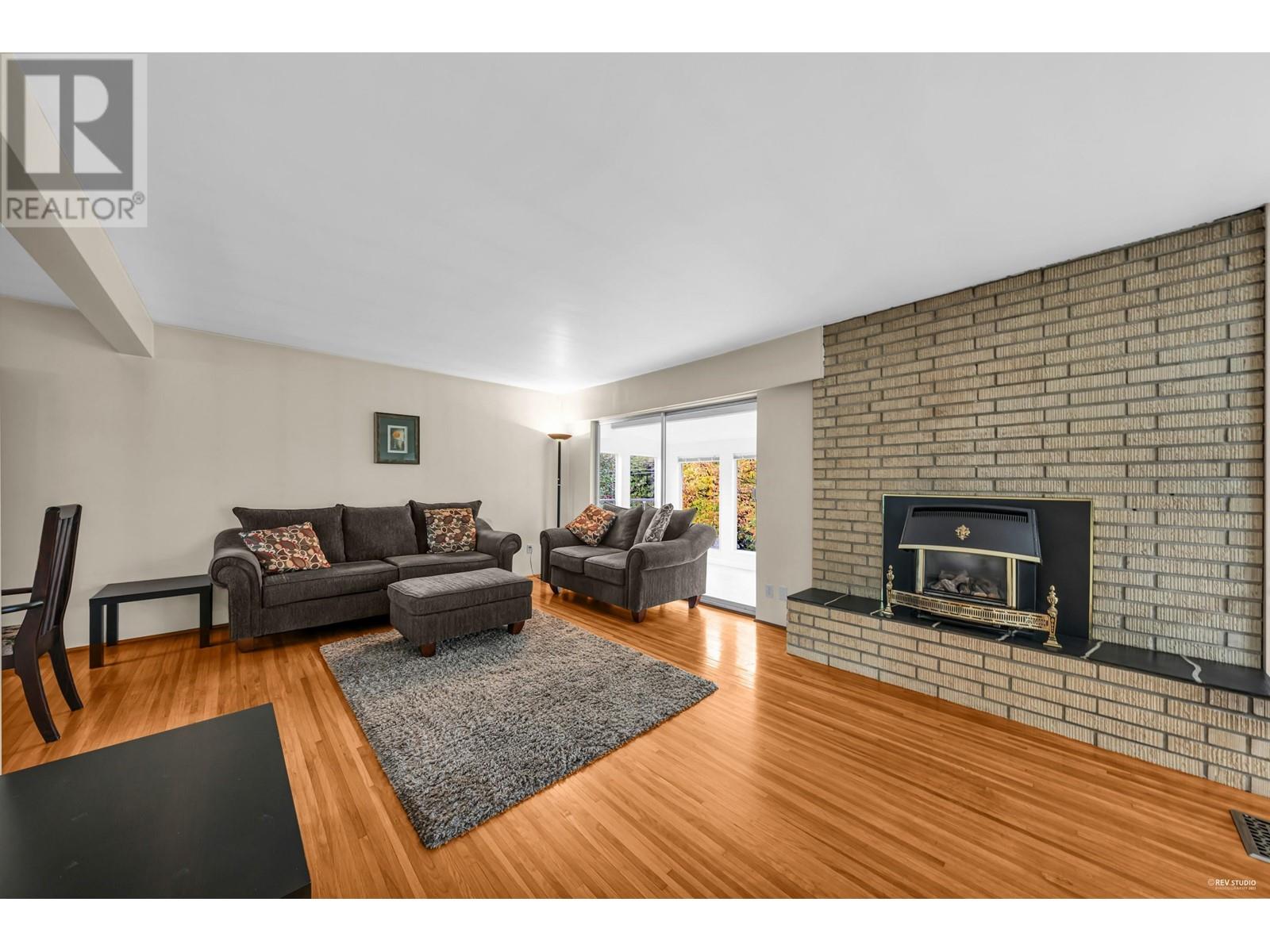 2106 Mountain Highway, North Vancouver, British Columbia  V7J 2M9 - Photo 4 - R2825838