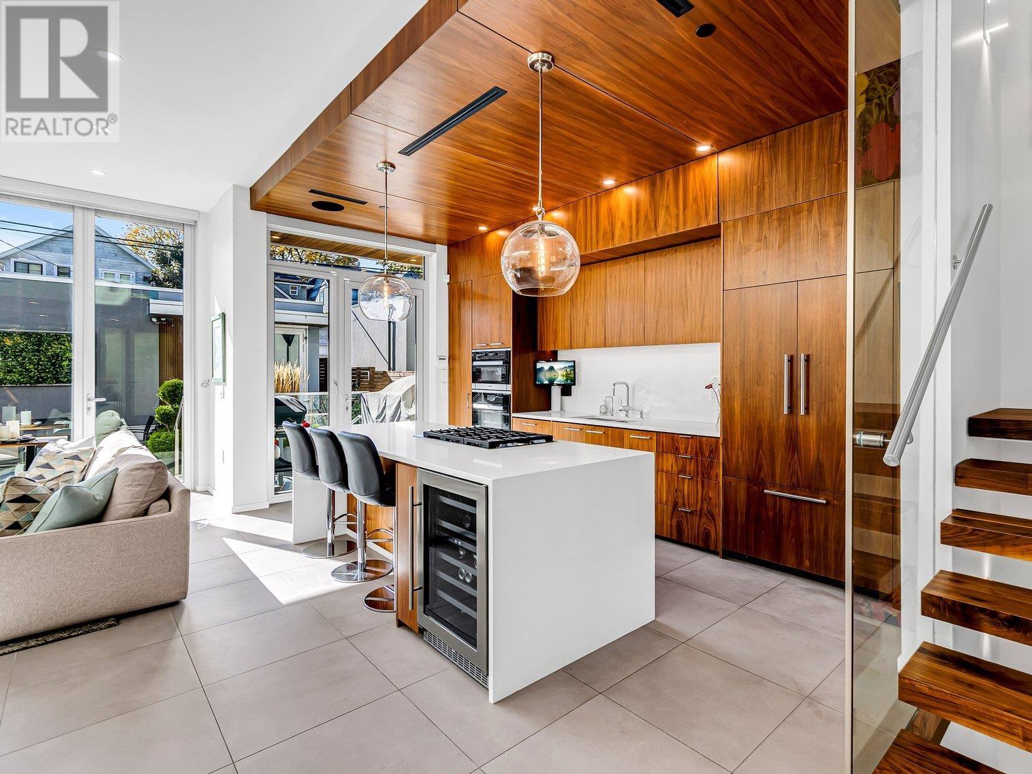 3402 W 21st Avenue, Vancouver, British Columbia  V6S 1G7 - Photo 2 - R2825689