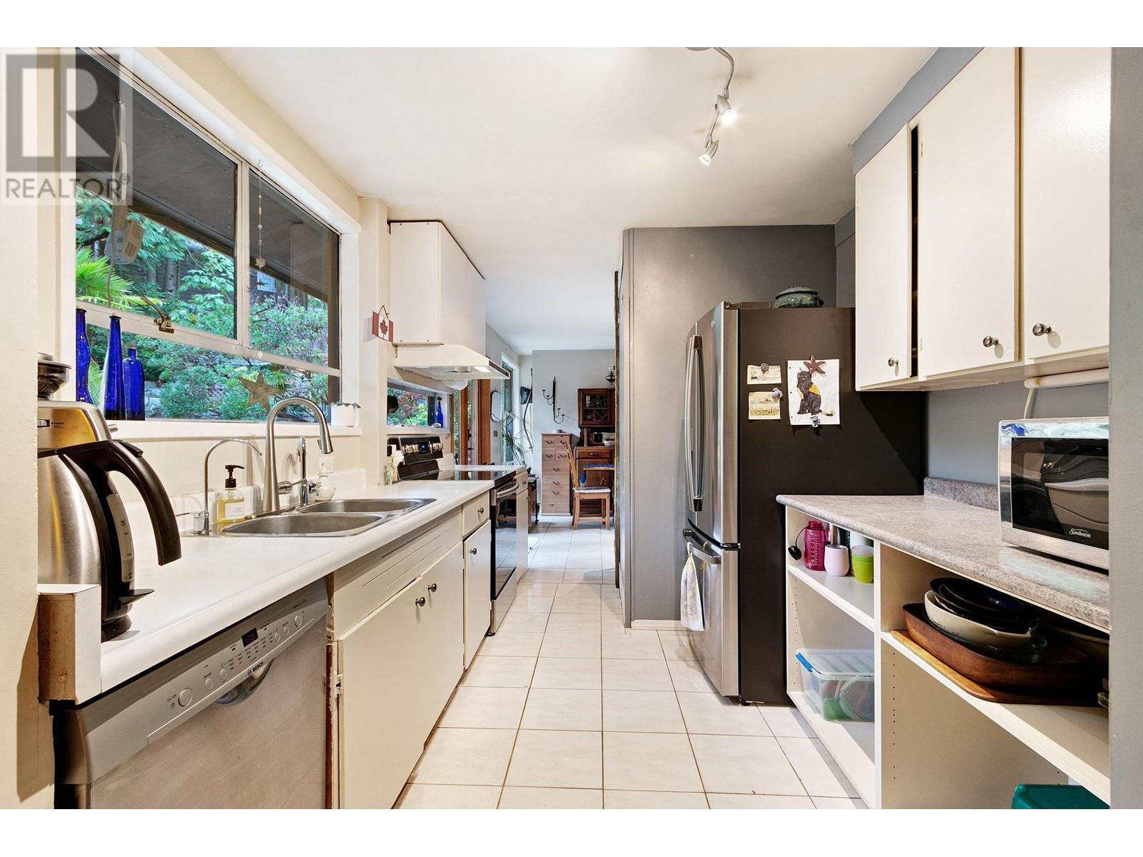 1415 E 18th Street, North Vancouver, British Columbia  V7J 1M2 - Photo 10 - R2825928