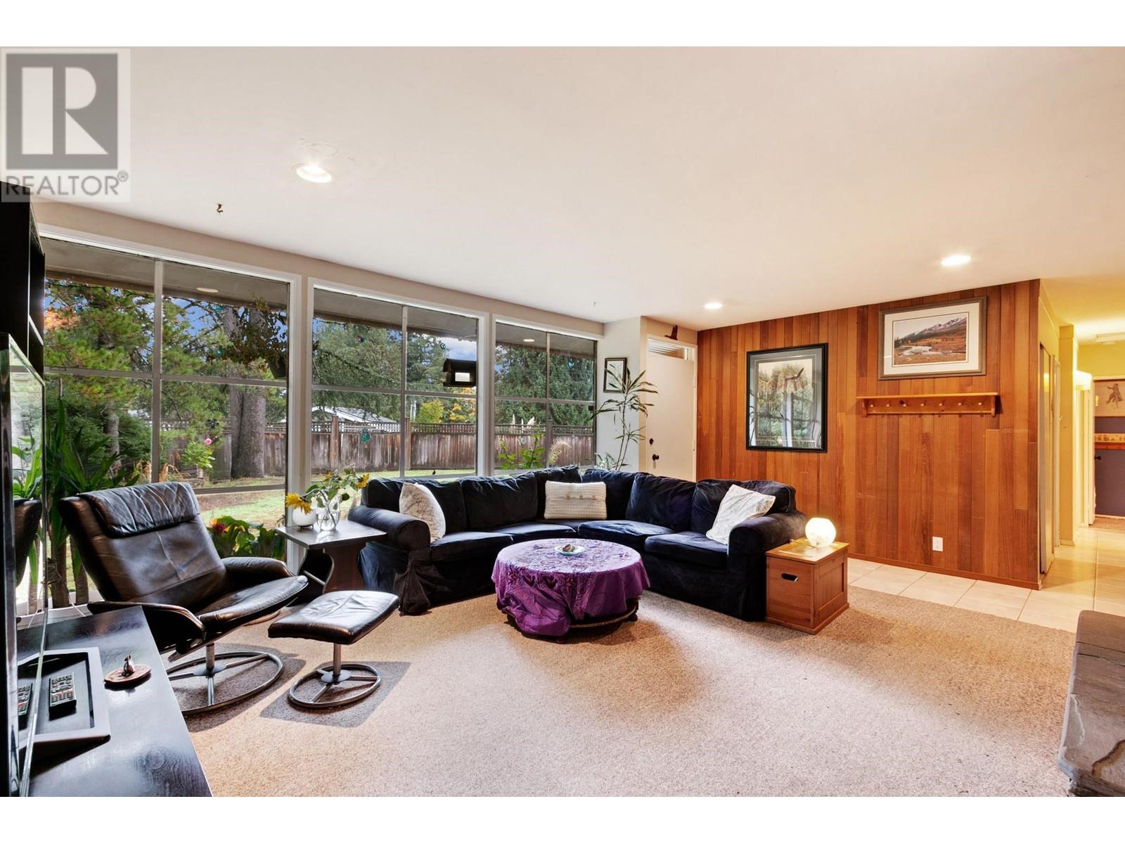 1415 E 18th Street, North Vancouver, British Columbia  V7J 1M2 - Photo 2 - R2825928