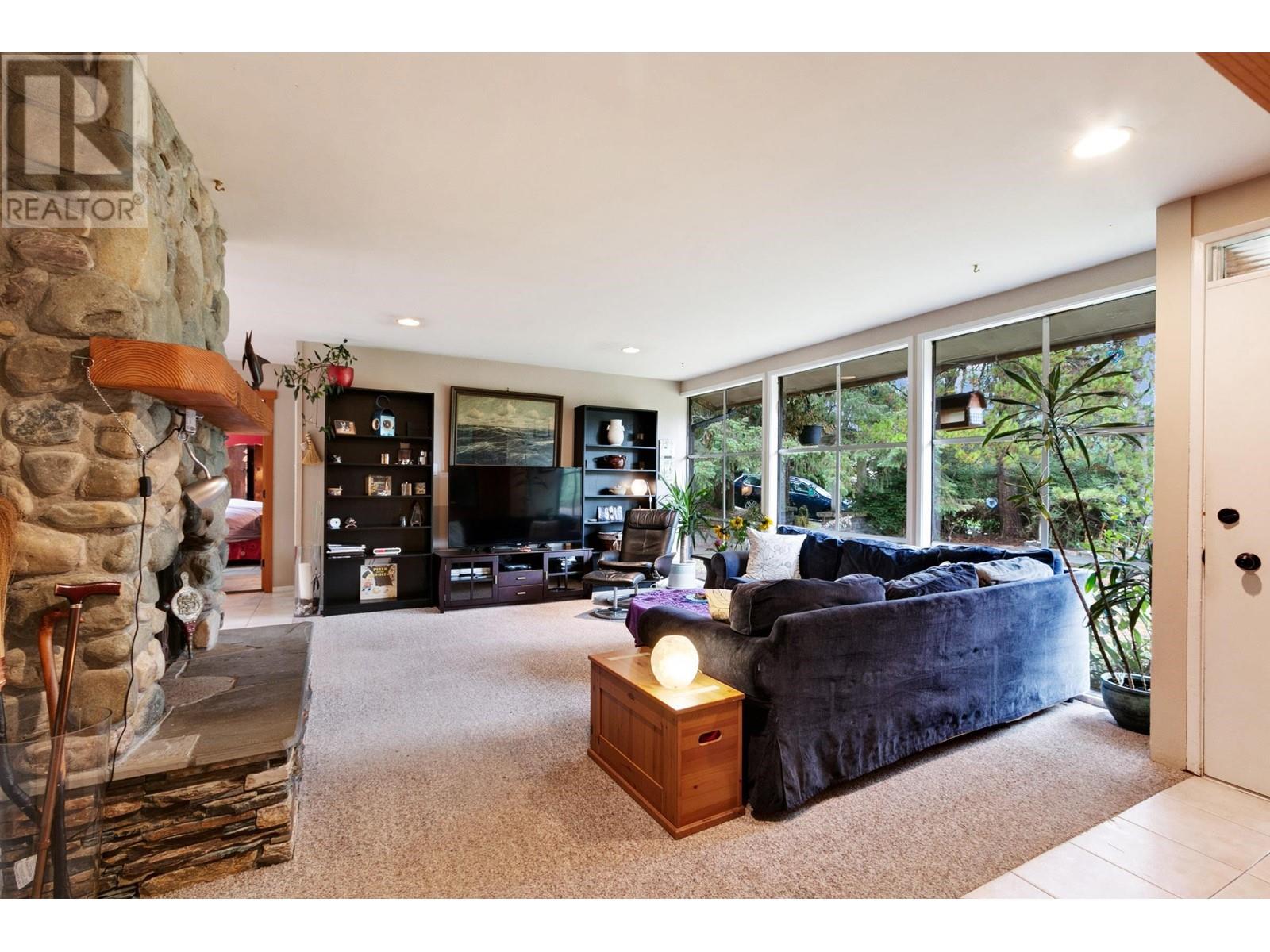 1415 E 18th Street, North Vancouver, British Columbia  V7J 1M2 - Photo 3 - R2825928