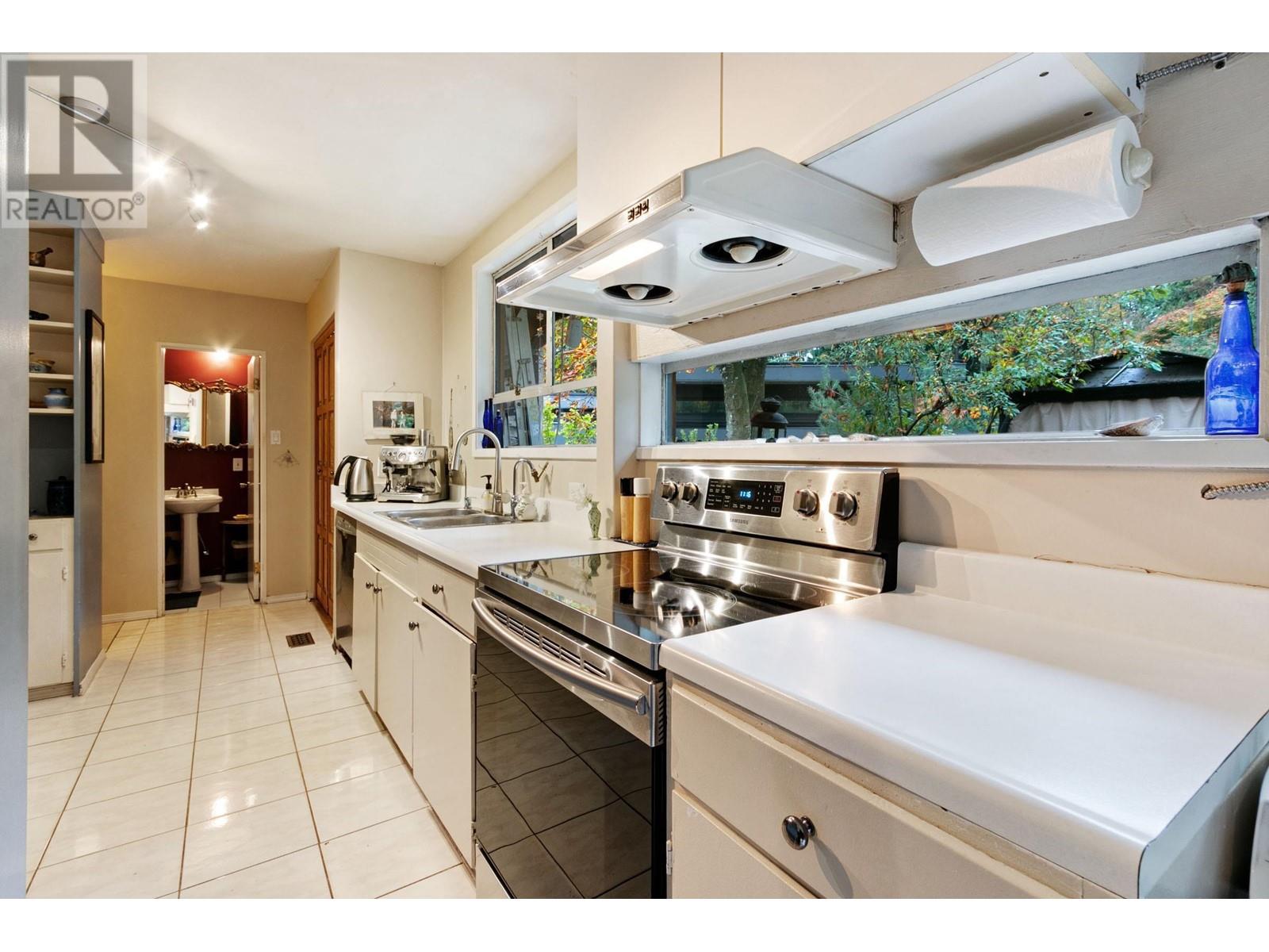 1415 E 18th Street, North Vancouver, British Columbia  V7J 1M2 - Photo 8 - R2825928
