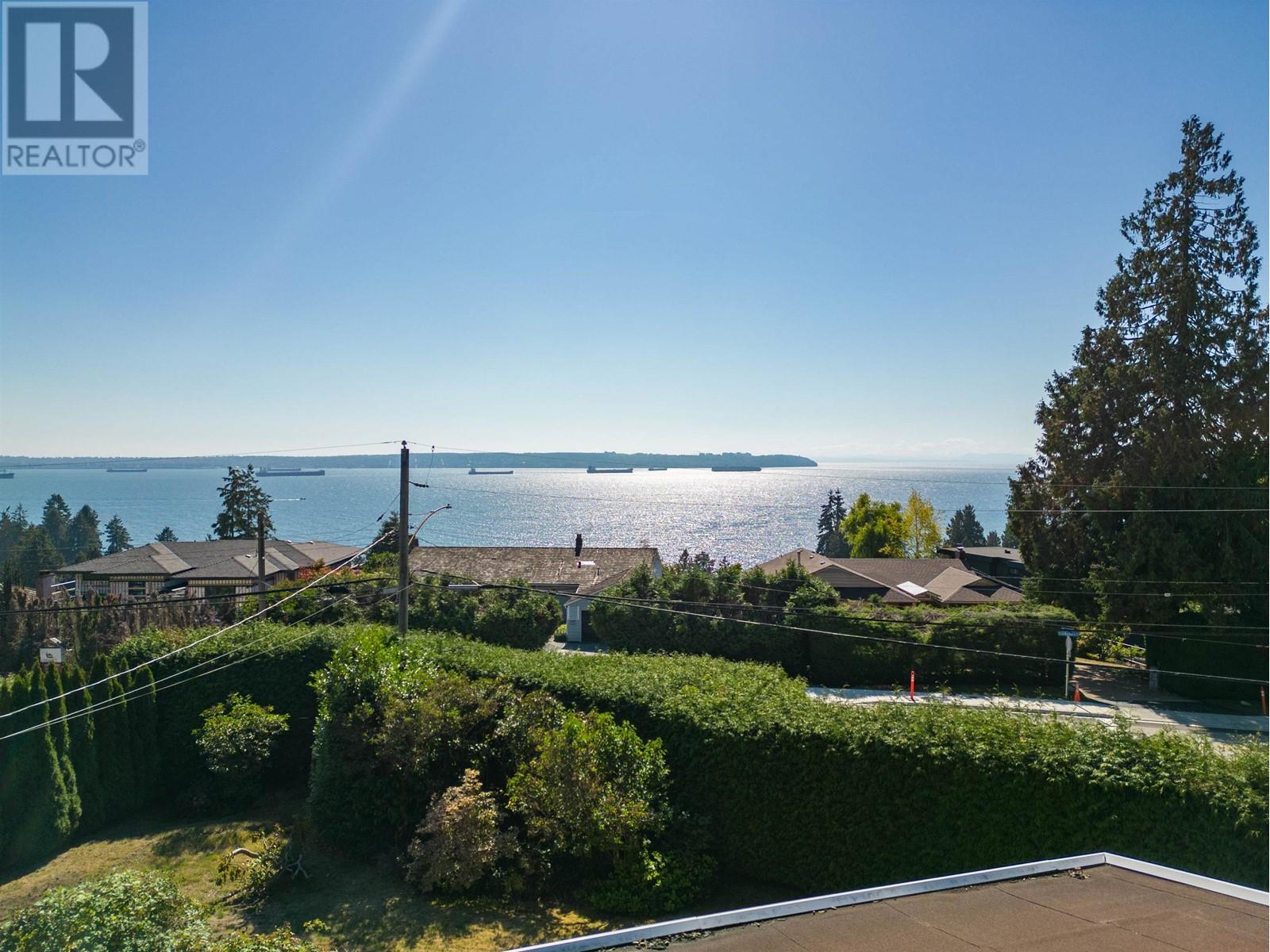 3204 THOMPSON CRESCENT, west vancouver, British Columbia