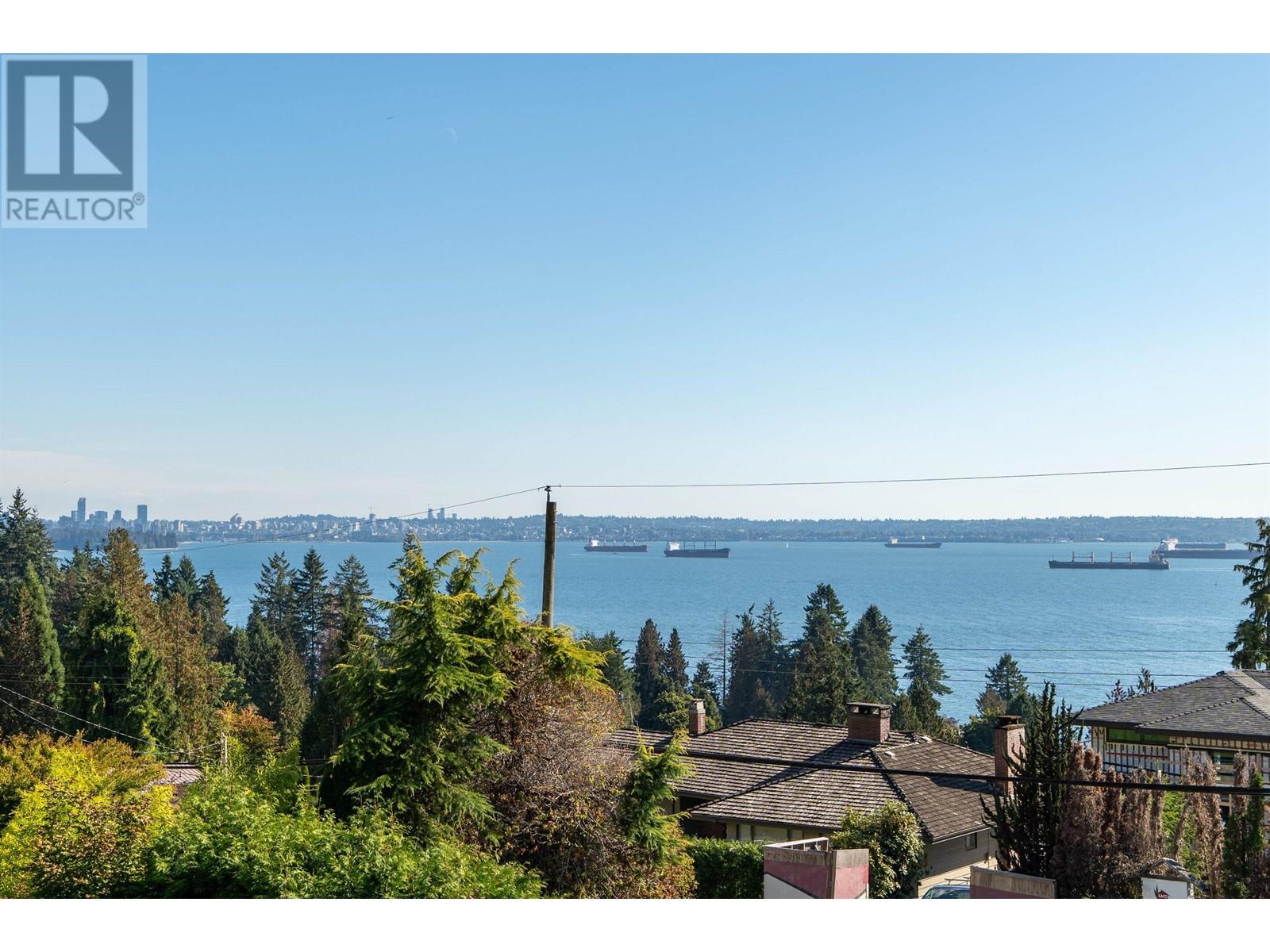 3204 Thompson Crescent, West Vancouver, British Columbia  V7V 3E5 - Photo 3 - R2825939