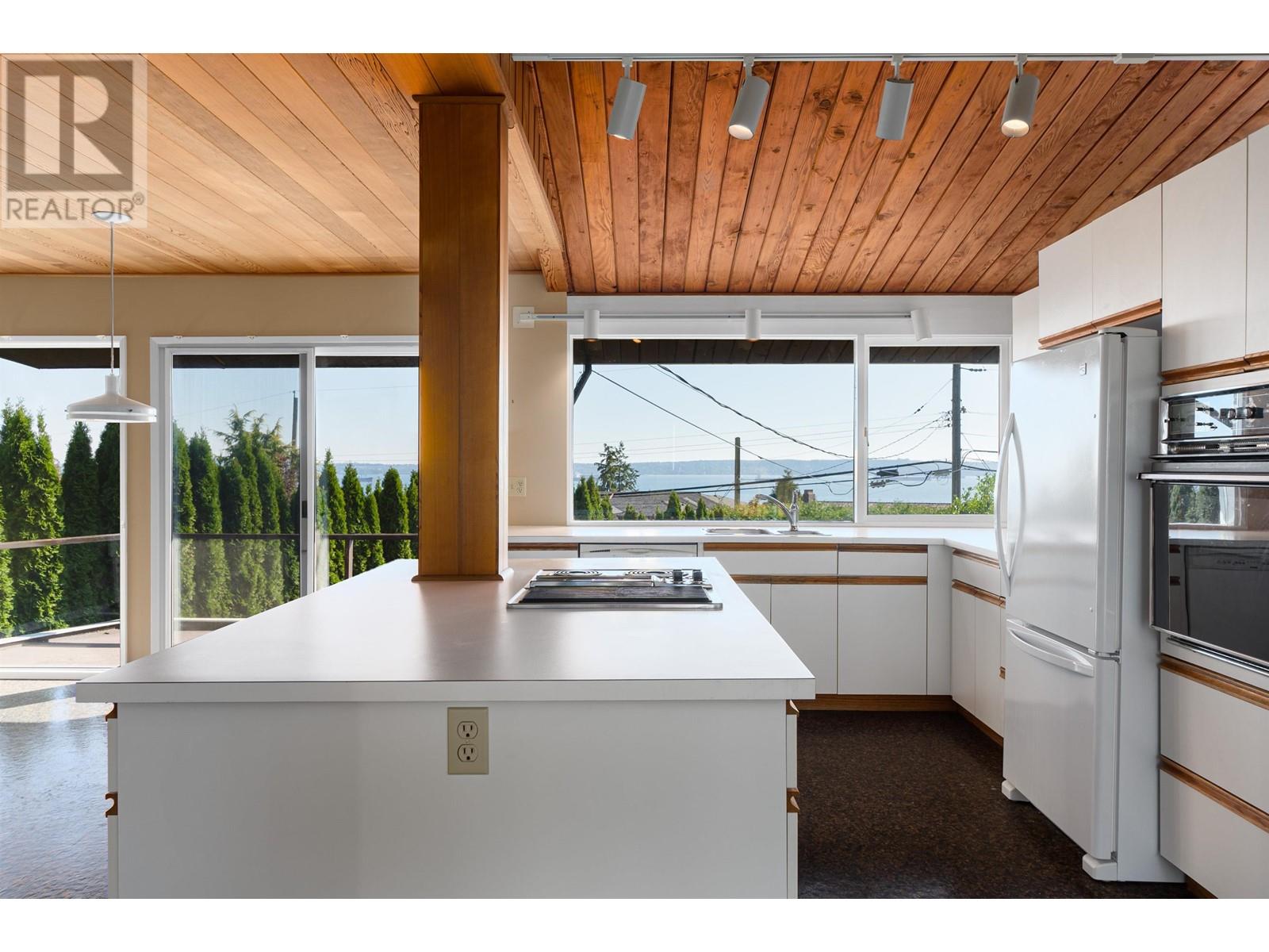 3204 Thompson Crescent, West Vancouver, British Columbia  V7V 3E5 - Photo 8 - R2825939