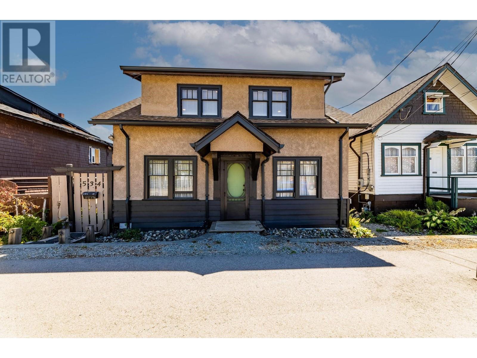 534 Ewen Avenue, New Westminster, British Columbia  V3M 5B8 - Photo 2 - R2804934