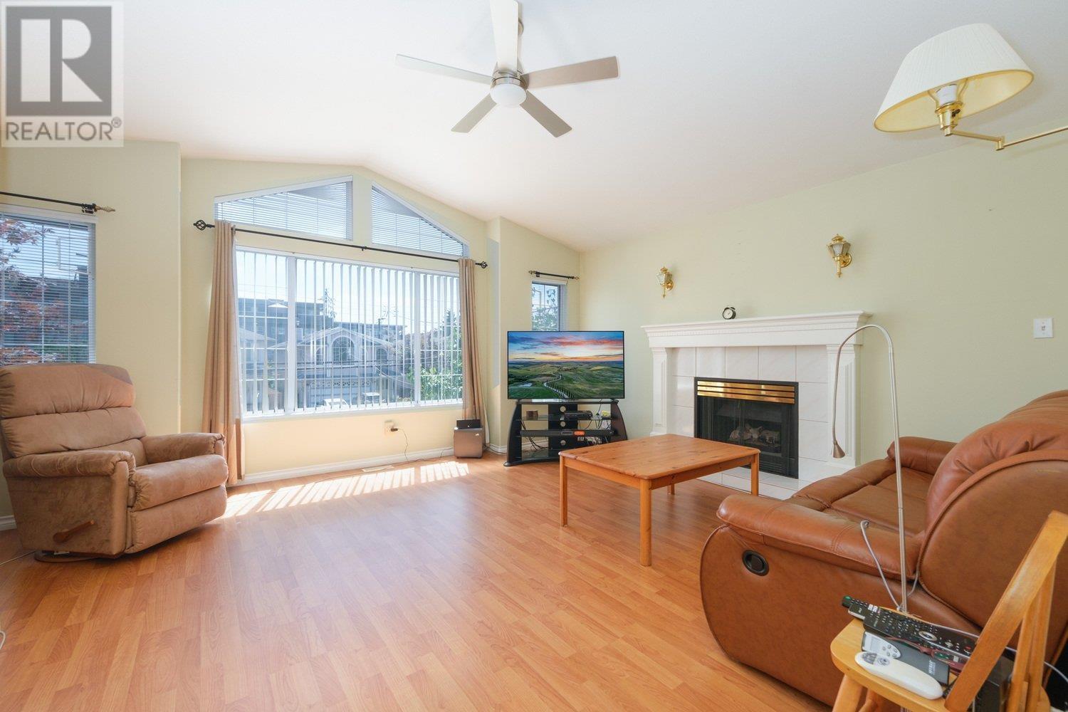 2347 Kelly Avenue, Port Coquitlam, British Columbia  V3C 1Y3 - Photo 2 - R2825977