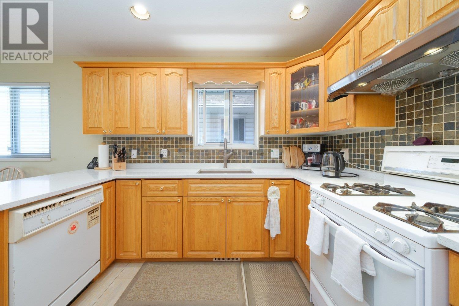 2347 Kelly Avenue, Port Coquitlam, British Columbia  V3C 1Y3 - Photo 9 - R2825977