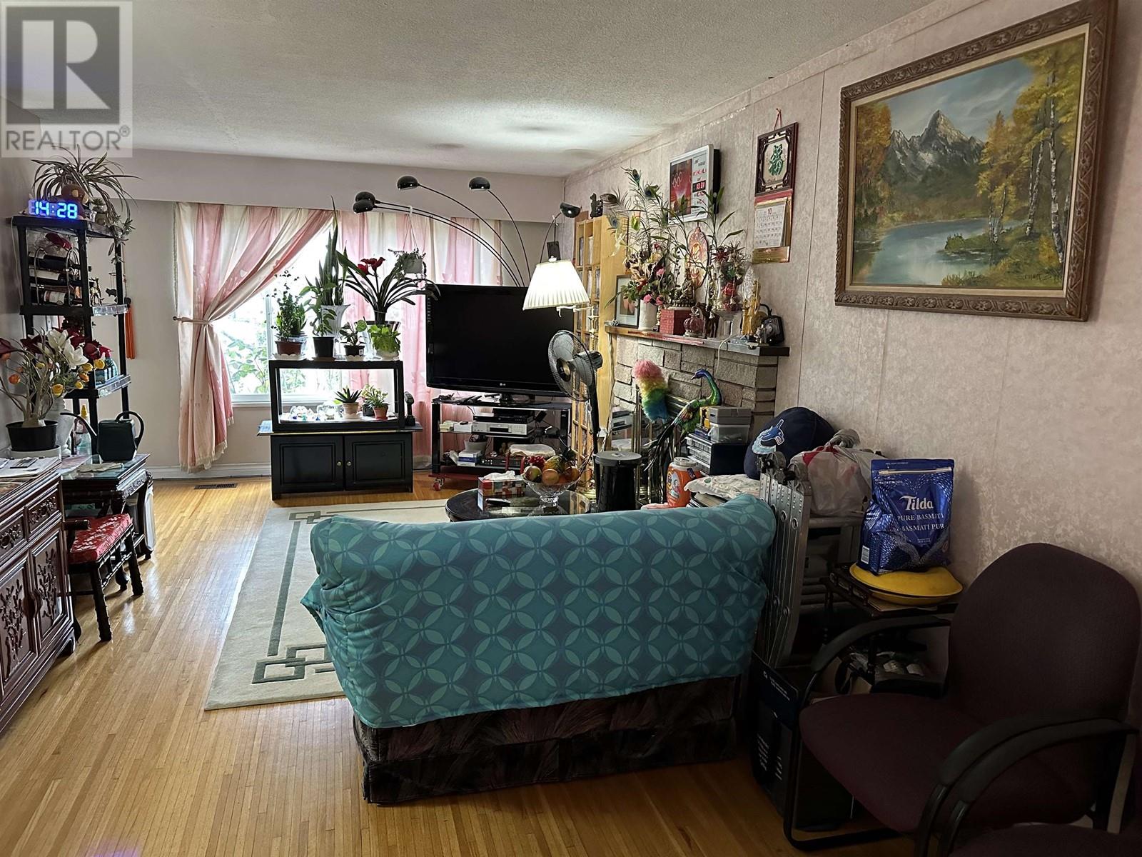 2942 Renfrew Street, Vancouver, British Columbia  V5M 3K6 - Photo 2 - R2826019