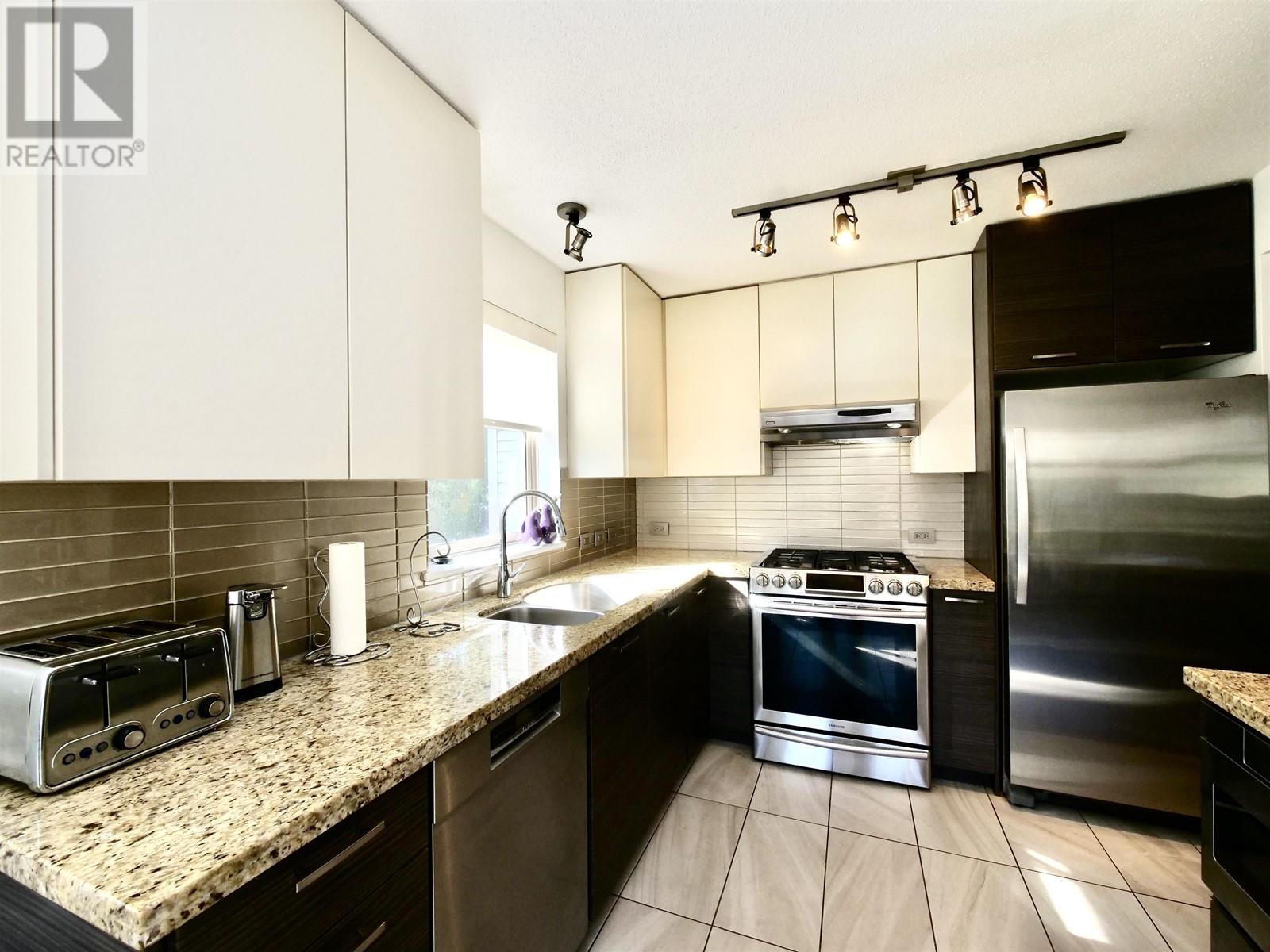 210 2998 Silver Springs Boulevard, Coquitlam, British Columbia  V3E 3R7 - Photo 2 - R2823033