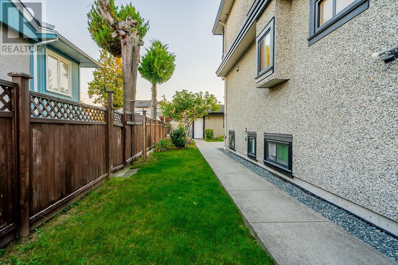 4242 Hurst Street, Burnaby, British Columbia  V5J 1M7 - Photo 5 - R2825997