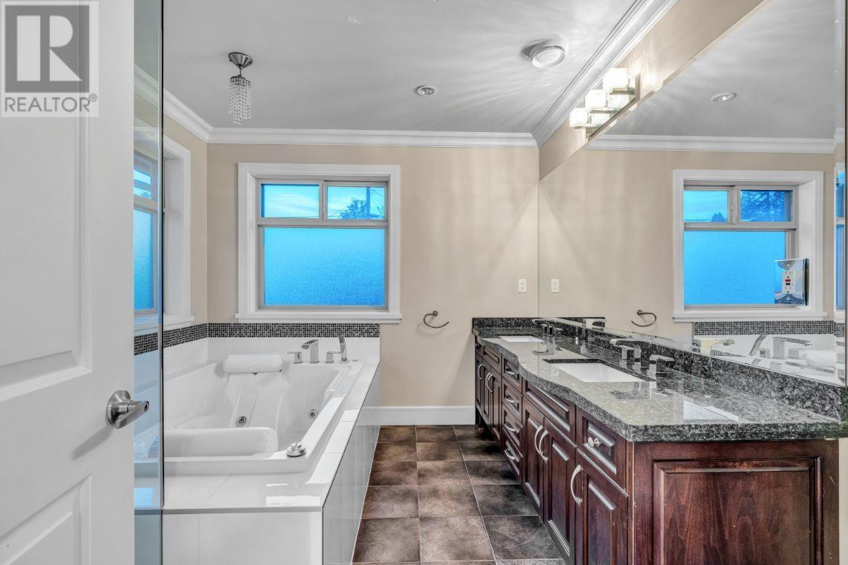1060 Adderley Street, North Vancouver, British Columbia  V7L 1T3 - Photo 9 - R2825959