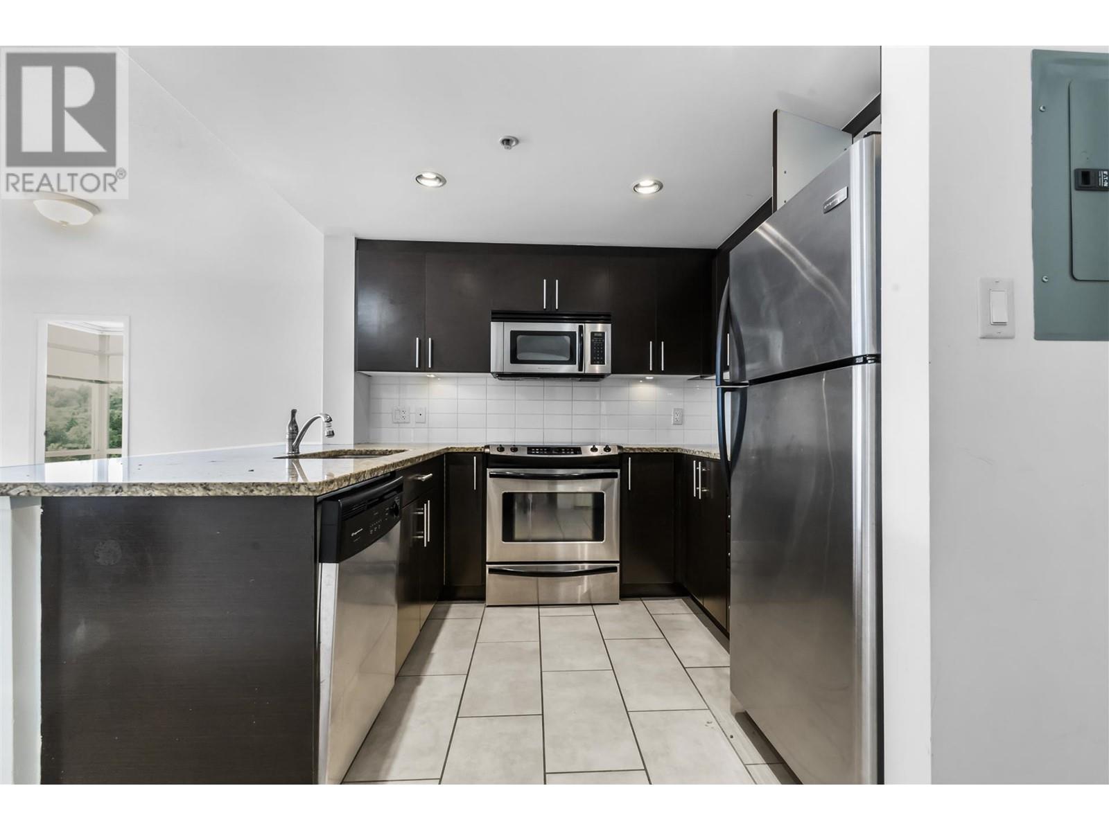 702 555 Delestre Avenue, Coquitlam, British Columbia  V3K 0A9 - Photo 5 - R2825898