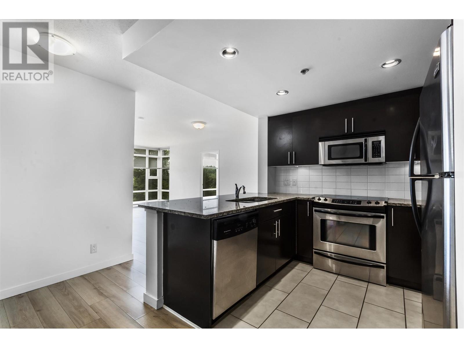702 555 Delestre Avenue, Coquitlam, British Columbia  V3K 0A9 - Photo 4 - R2825898