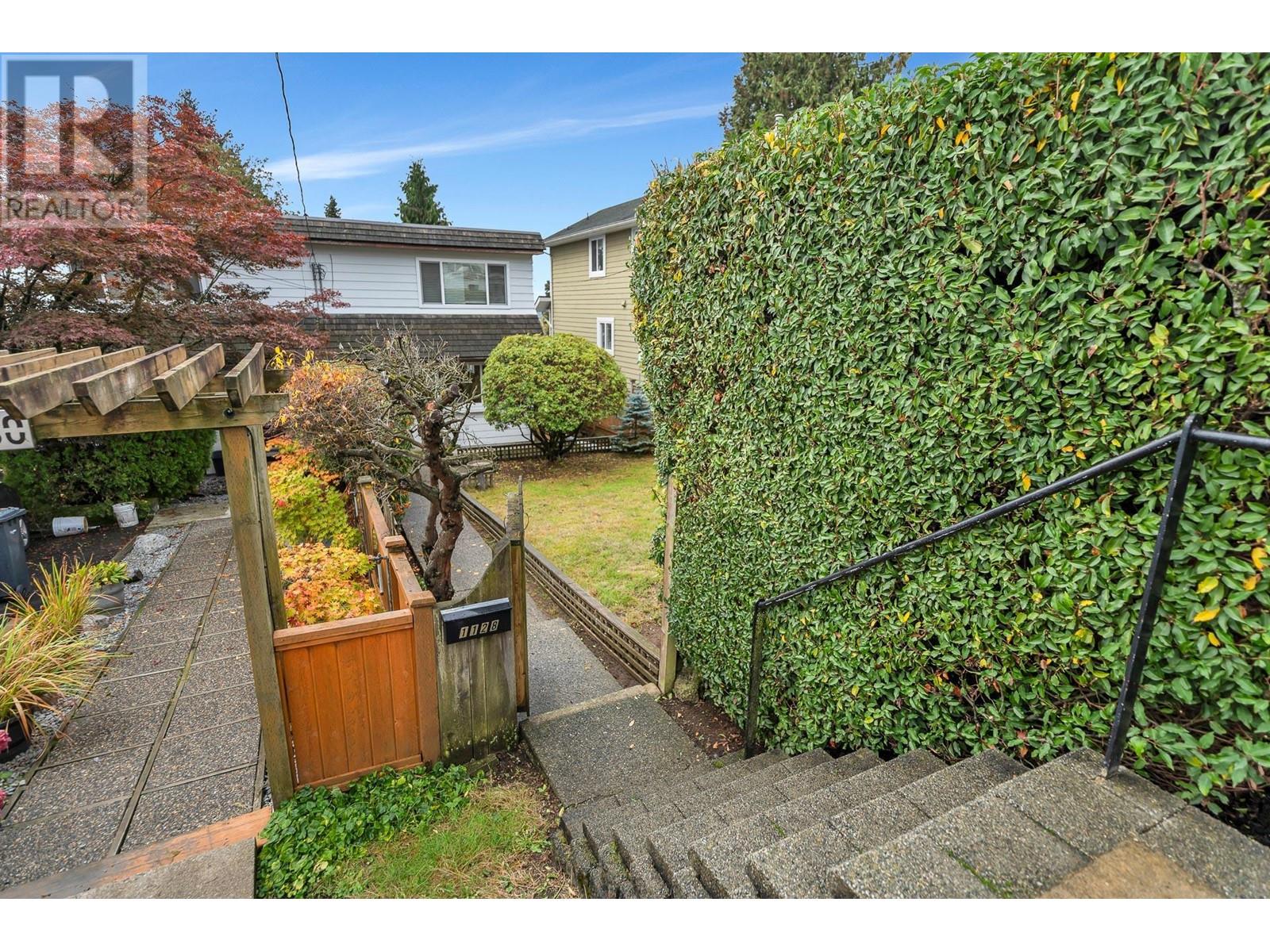 1128 Rochester Avenue, Coquitlam, British Columbia  V3K 2X4 - Photo 3 - R2825979