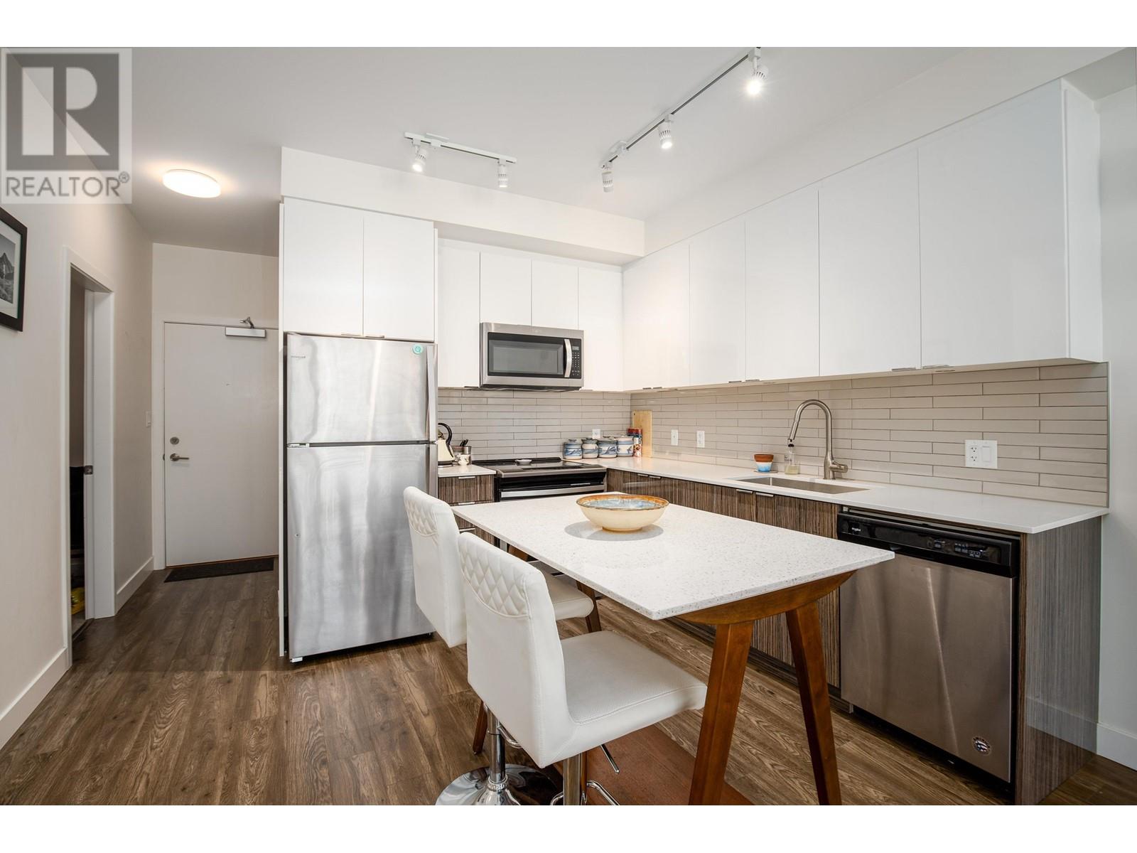 409 37881 Cleveland Avenue, Squamish, British Columbia  V8B 0Z7 - Photo 2 - R2826054