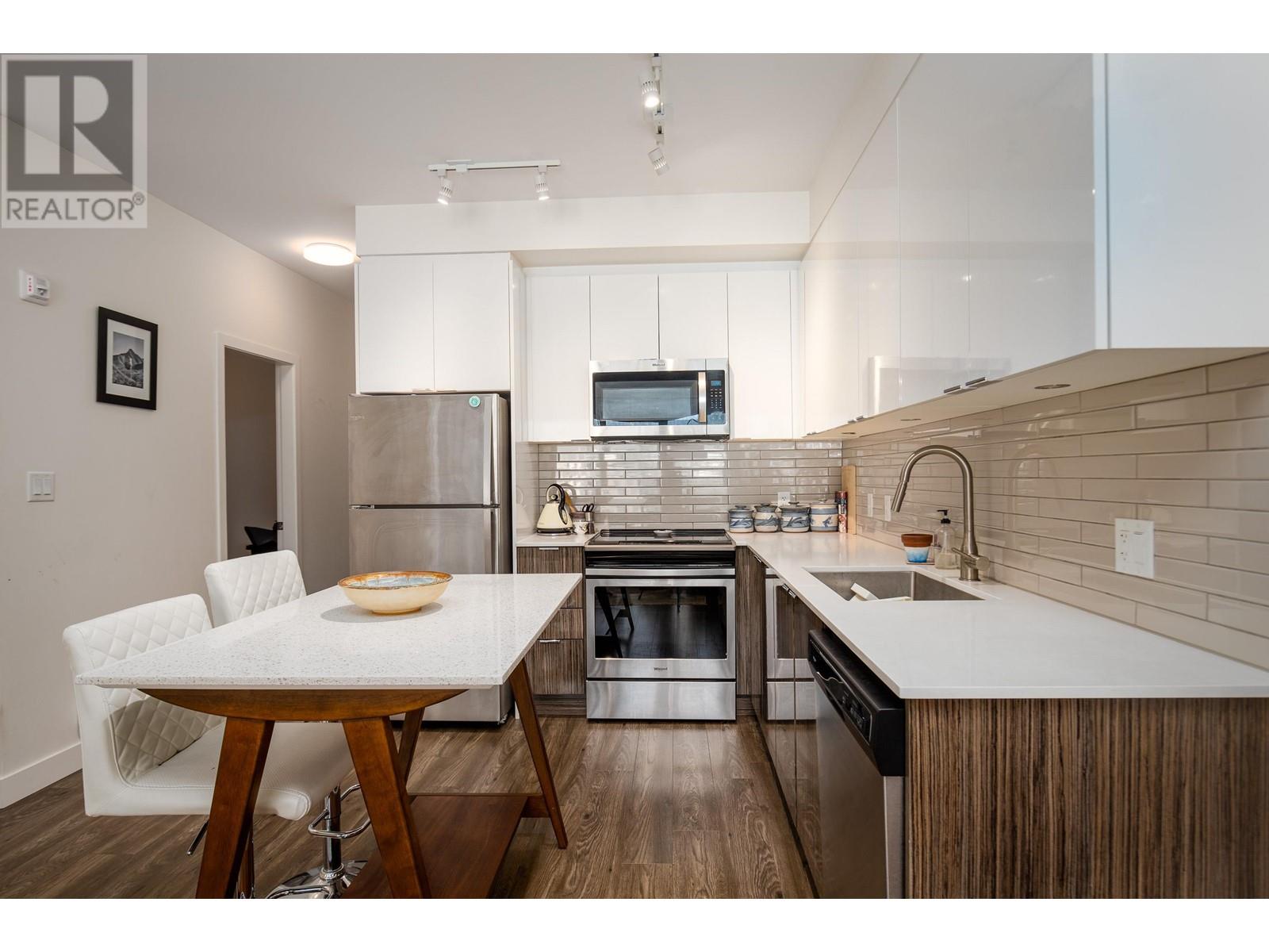 409 37881 Cleveland Avenue, Squamish, British Columbia  V8B 0Z7 - Photo 3 - R2826054