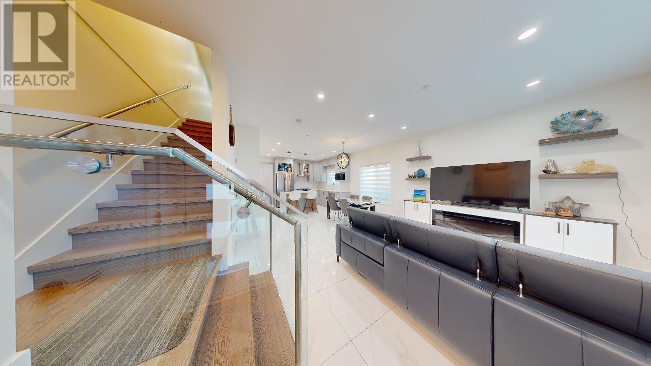 3586 Trinity Street, Vancouver, British Columbia  V5K 1G3 - Photo 6 - R2826057