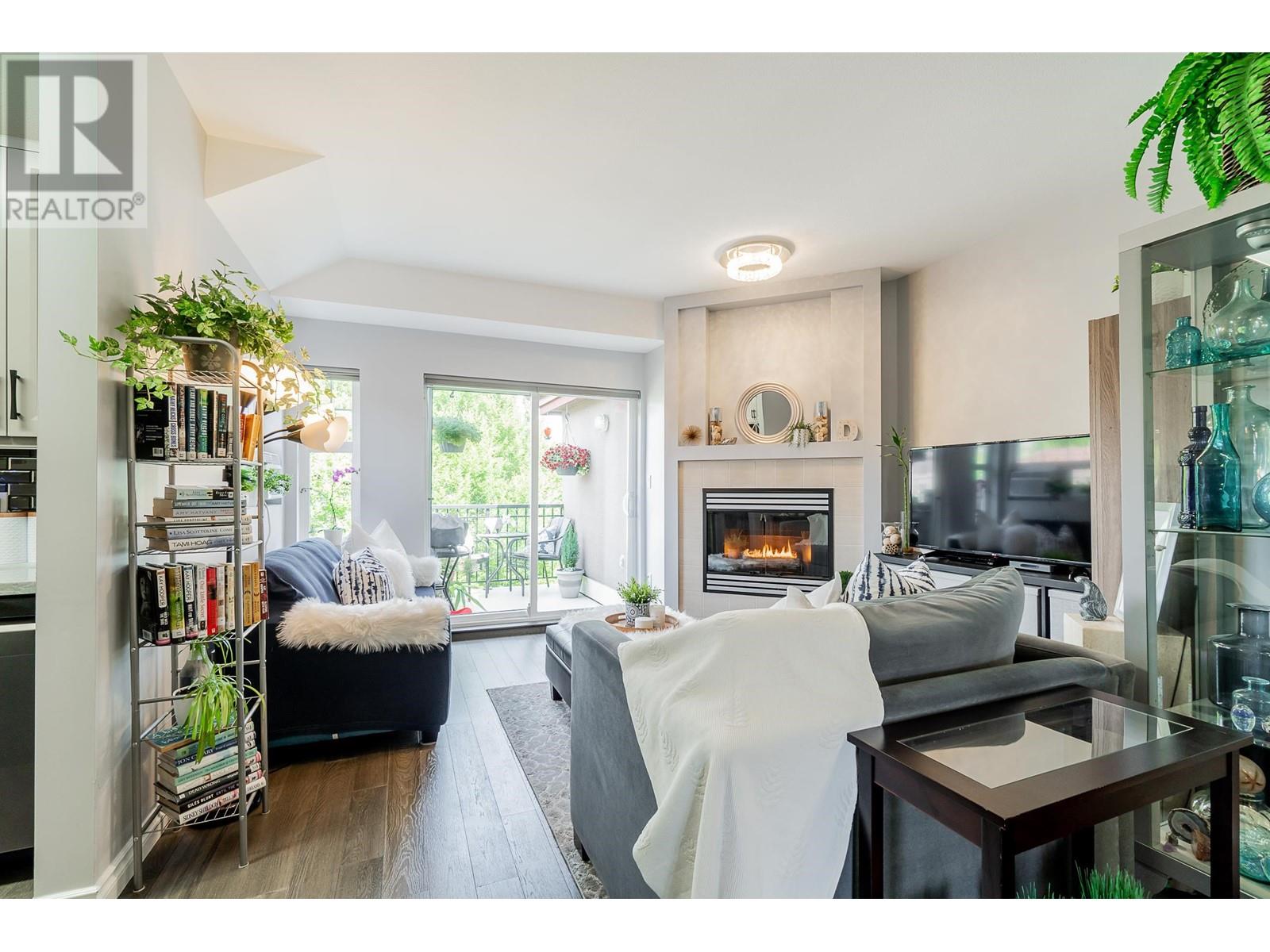 401 580 Twelfth Street, New Westminster, British Columbia  V3M 4H9 - Photo 2 - R2814505