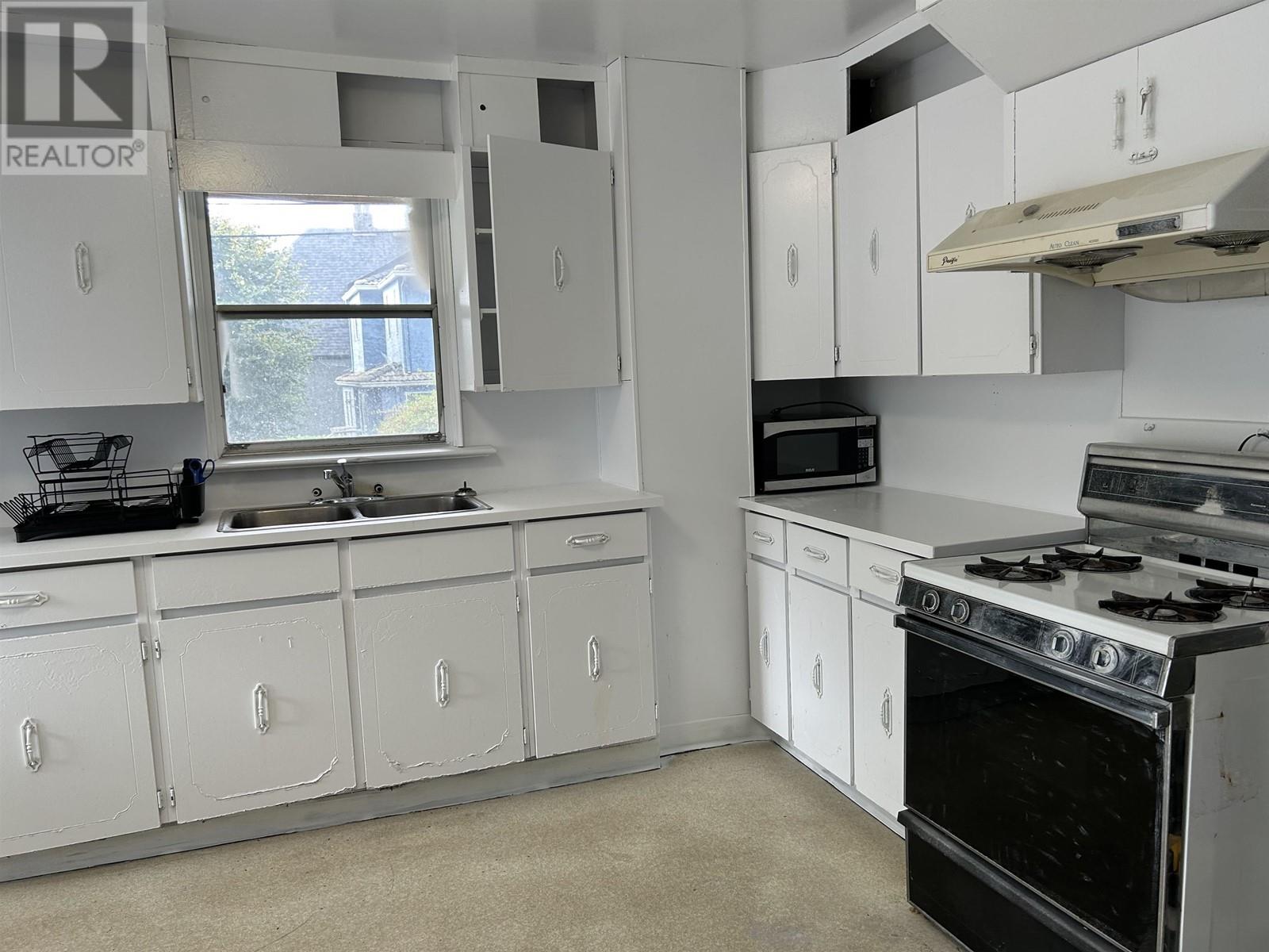 2804 Graveley Street, Vancouver, British Columbia  V5K 3K1 - Photo 9 - R2825903