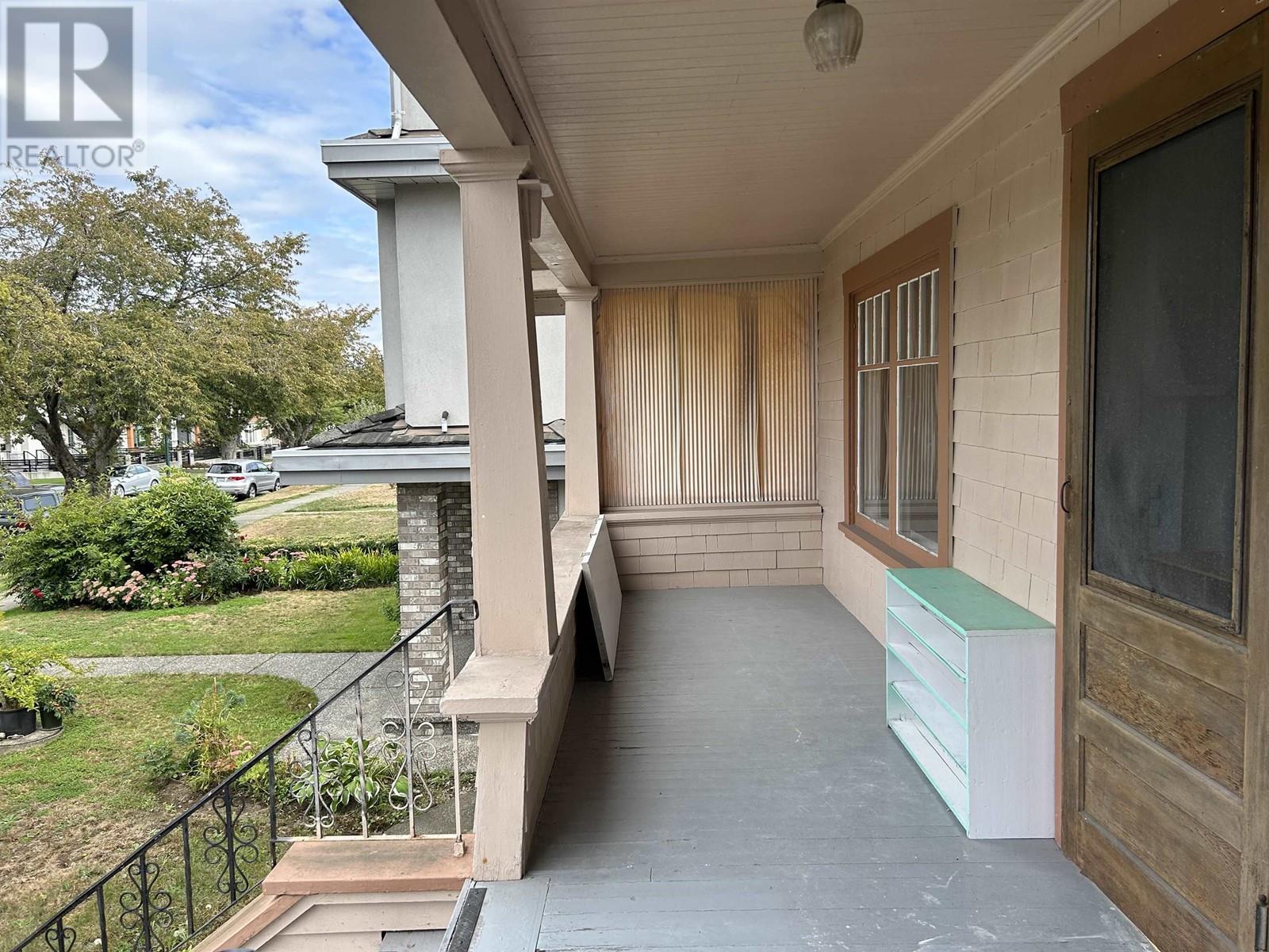 2804 Graveley Street, Vancouver, British Columbia  V5K 3K1 - Photo 5 - R2825903