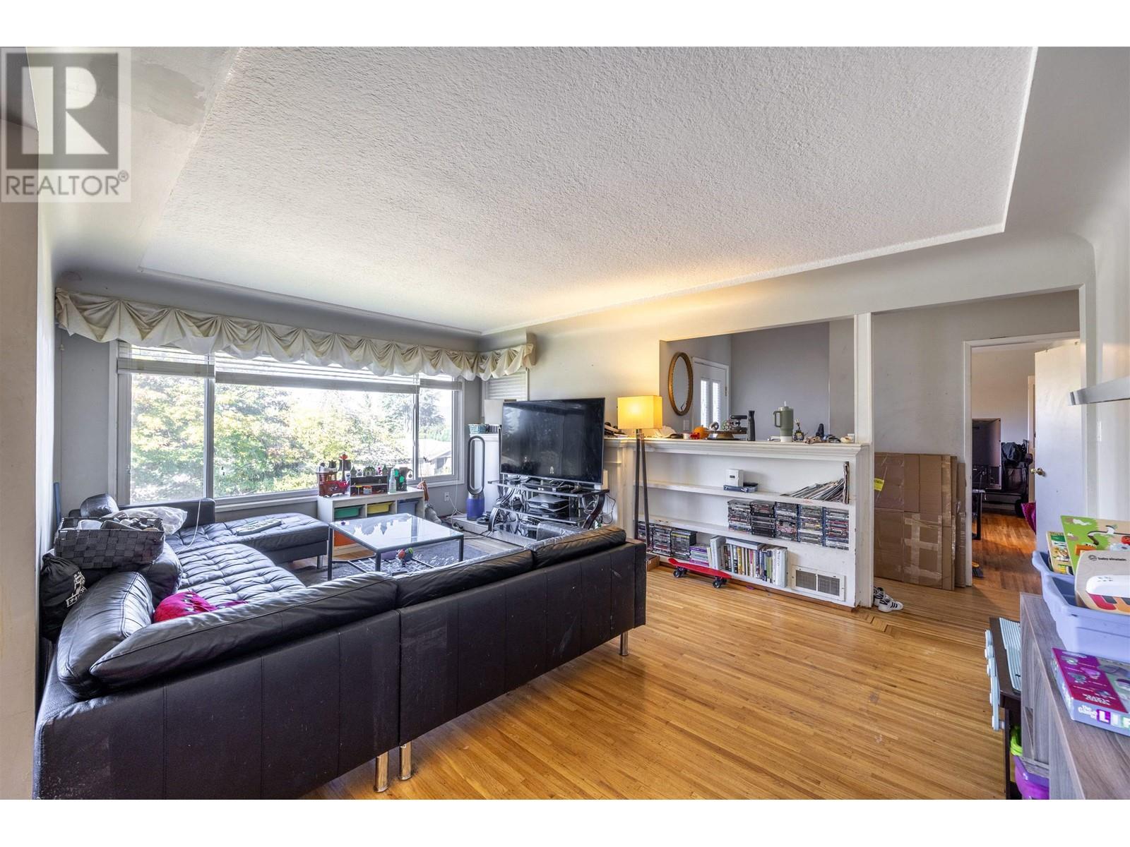 4416 Price Crescent, Burnaby, British Columbia  V5G 2N4 - Photo 12 - R2823430
