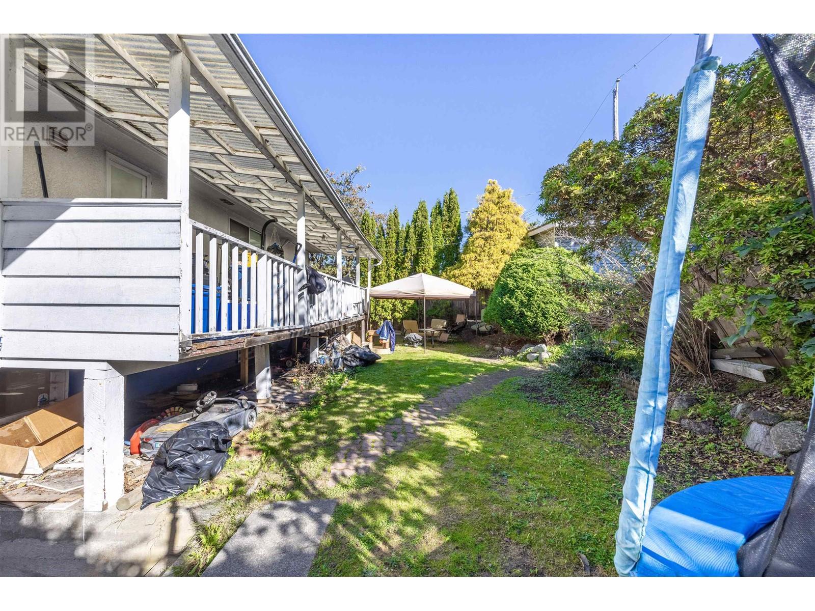4416 Price Crescent, Burnaby, British Columbia  V5G 2N4 - Photo 8 - R2823430