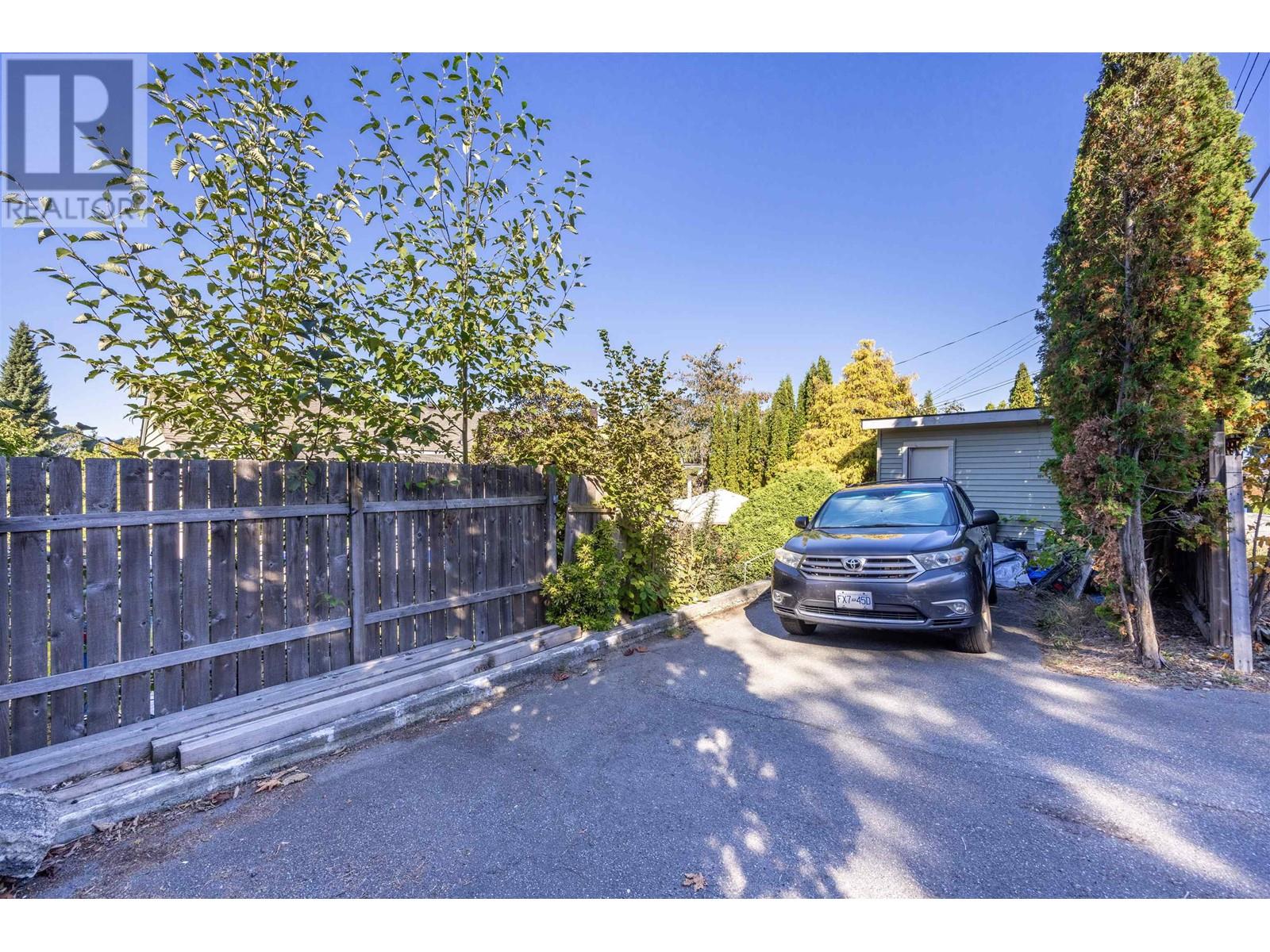 4416 Price Crescent, Burnaby, British Columbia  V5G 2N4 - Photo 6 - R2823430