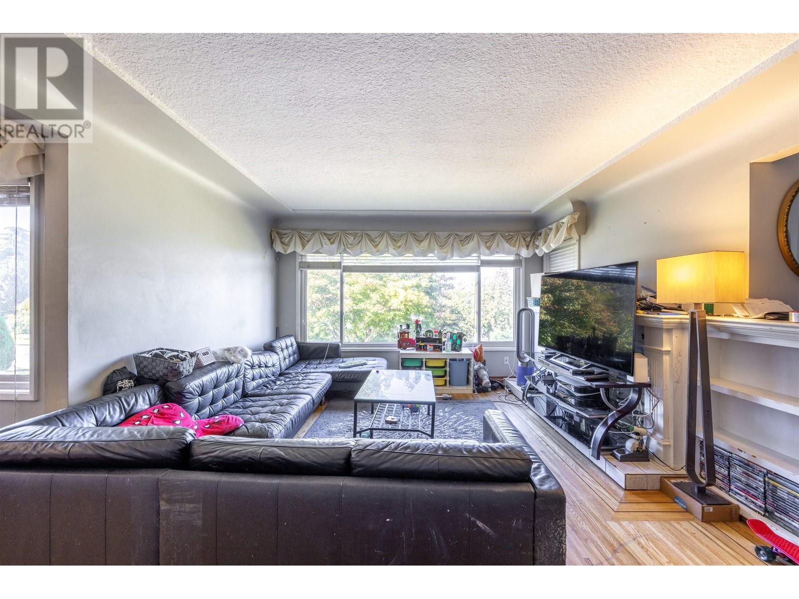 4416 Price Crescent, Burnaby, British Columbia  V5G 2N4 - Photo 11 - R2823430