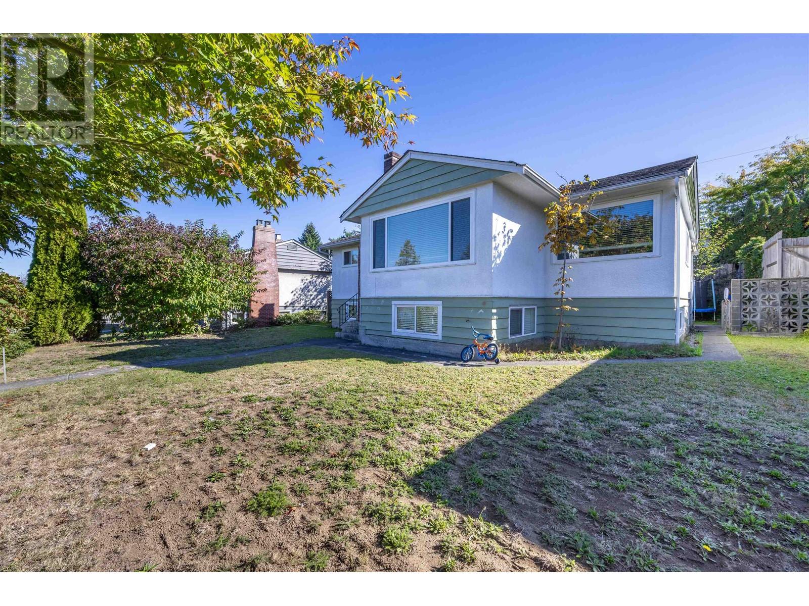 4416 Price Crescent, Burnaby, British Columbia  V5G 2N4 - Photo 2 - R2823430