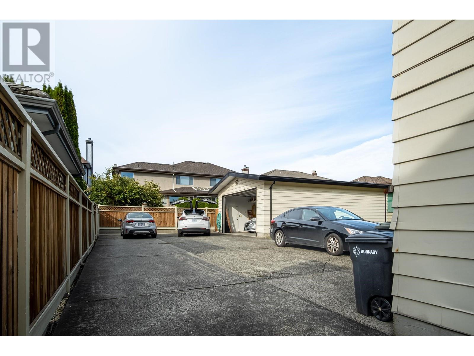 6861 Winch Street, Burnaby, British Columbia  V5B 2L7 - Photo 5 - R2819089